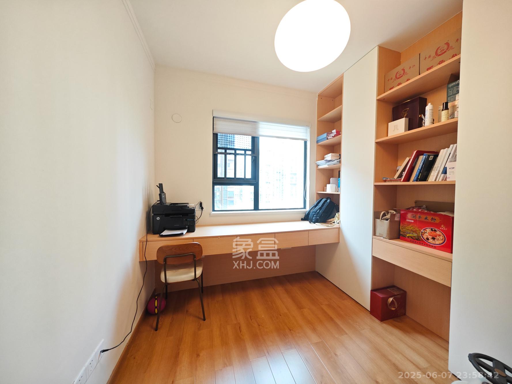 中建嘉和城凤凰台(中建瑞兴家园) 1室0厅0卫 126.0万 中建嘉和城凤凰台(中建瑞兴家园) 1室0厅0卫 126.0万卧室