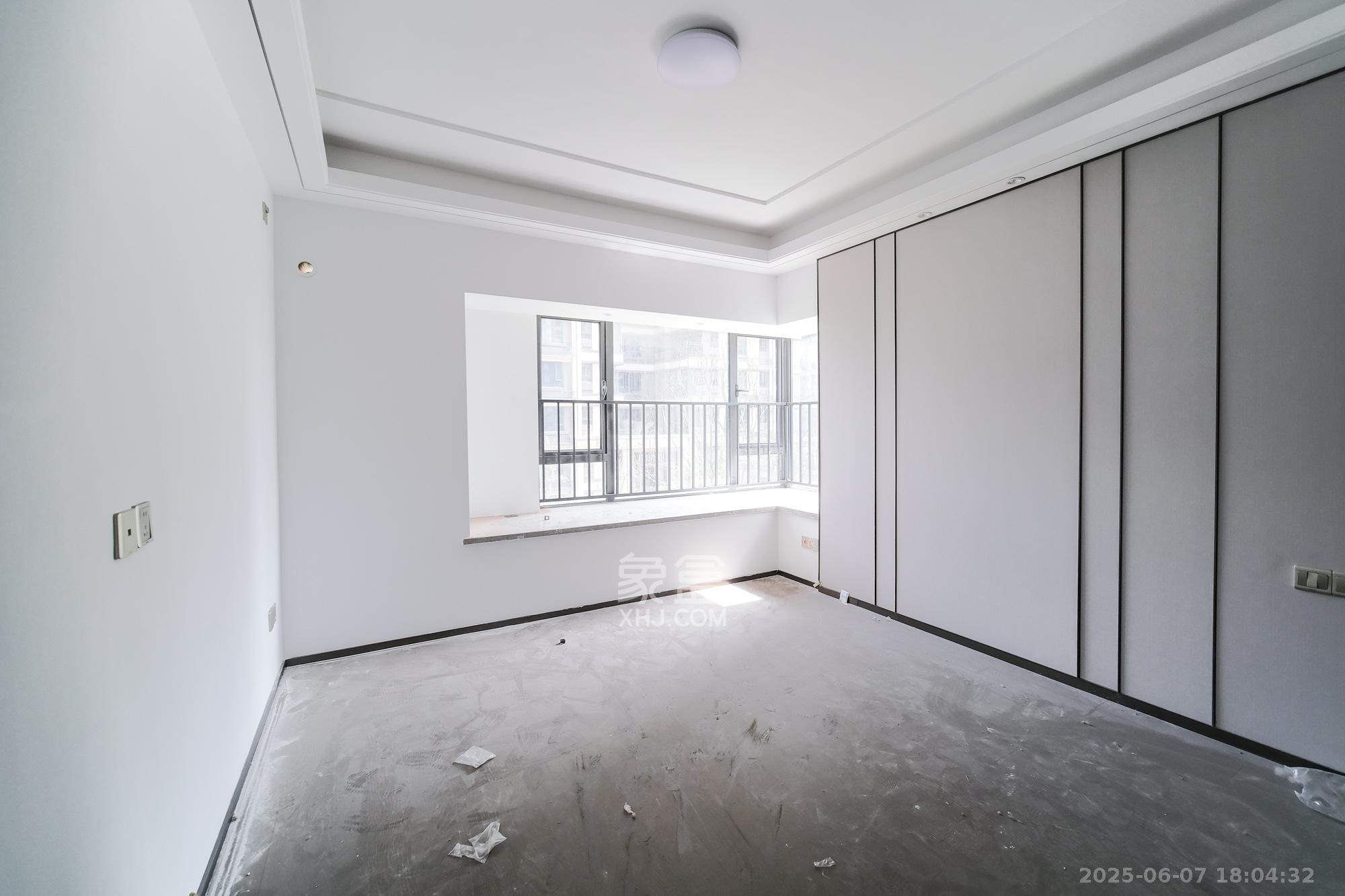 荣盛城  4室2厅2卫    98.8万卧室