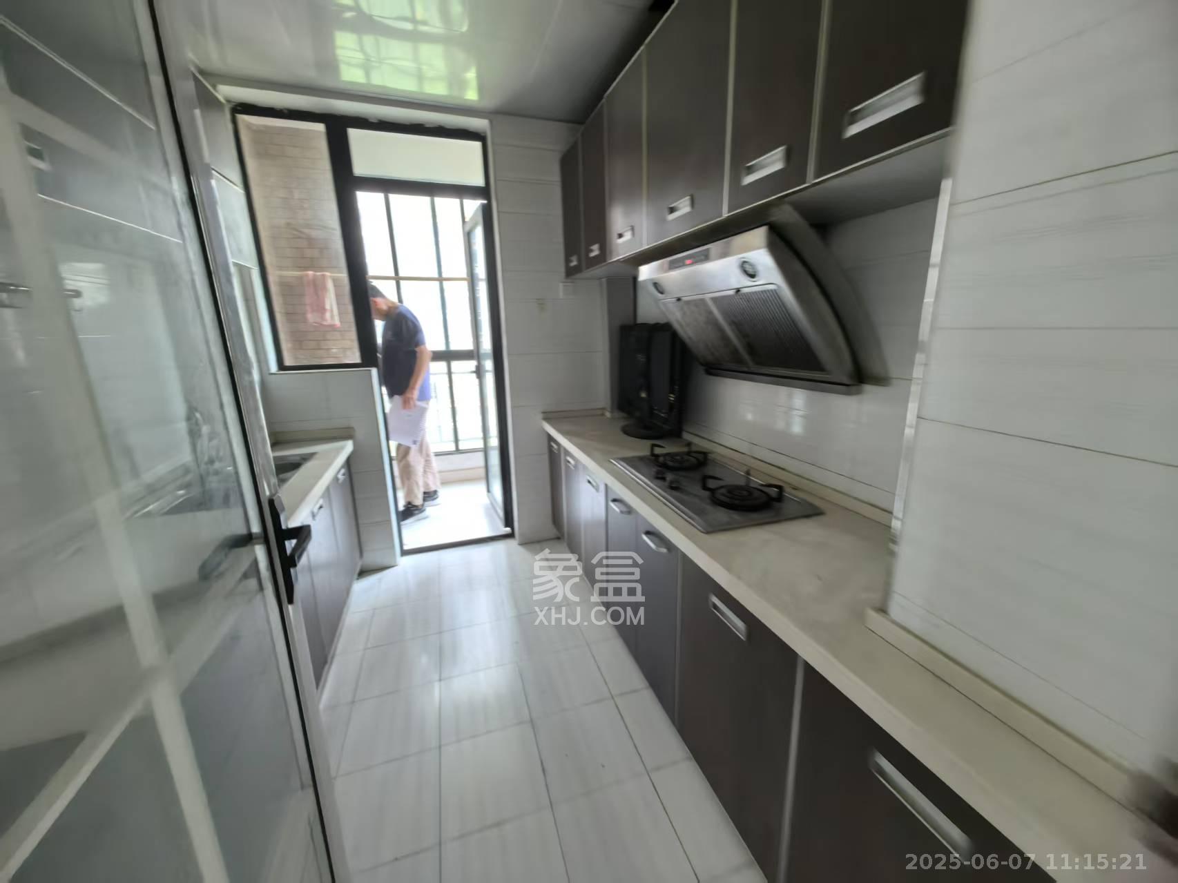 华润凤凰城一期  4室2厅2卫    1800.0元/月 华润凤凰城一期  4室2厅2卫    1800.0元/月室内图