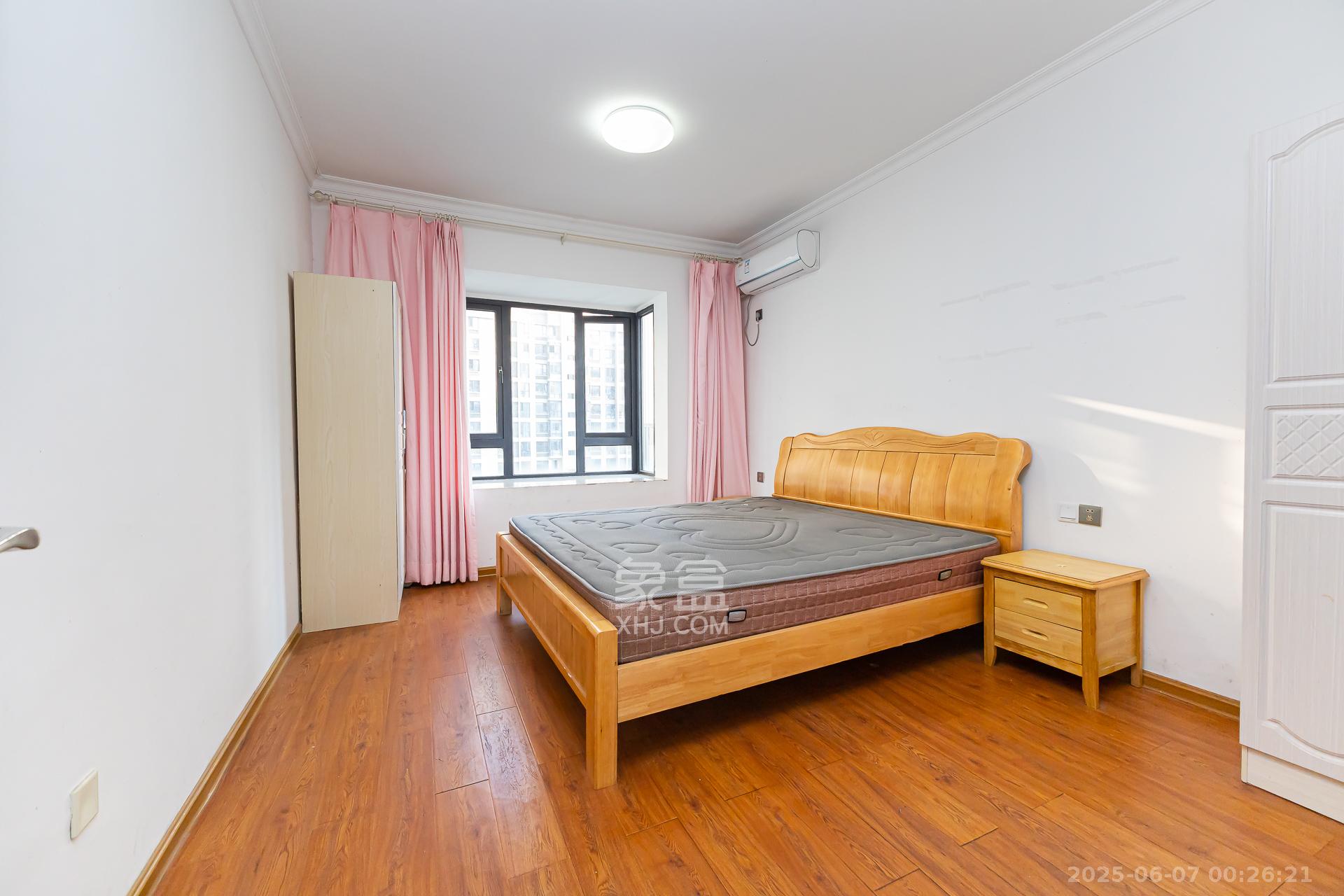 勤诚达境界城 4室2厅2卫 102.0万 勤诚达境界城 4室2厅2卫 102.0万卧室