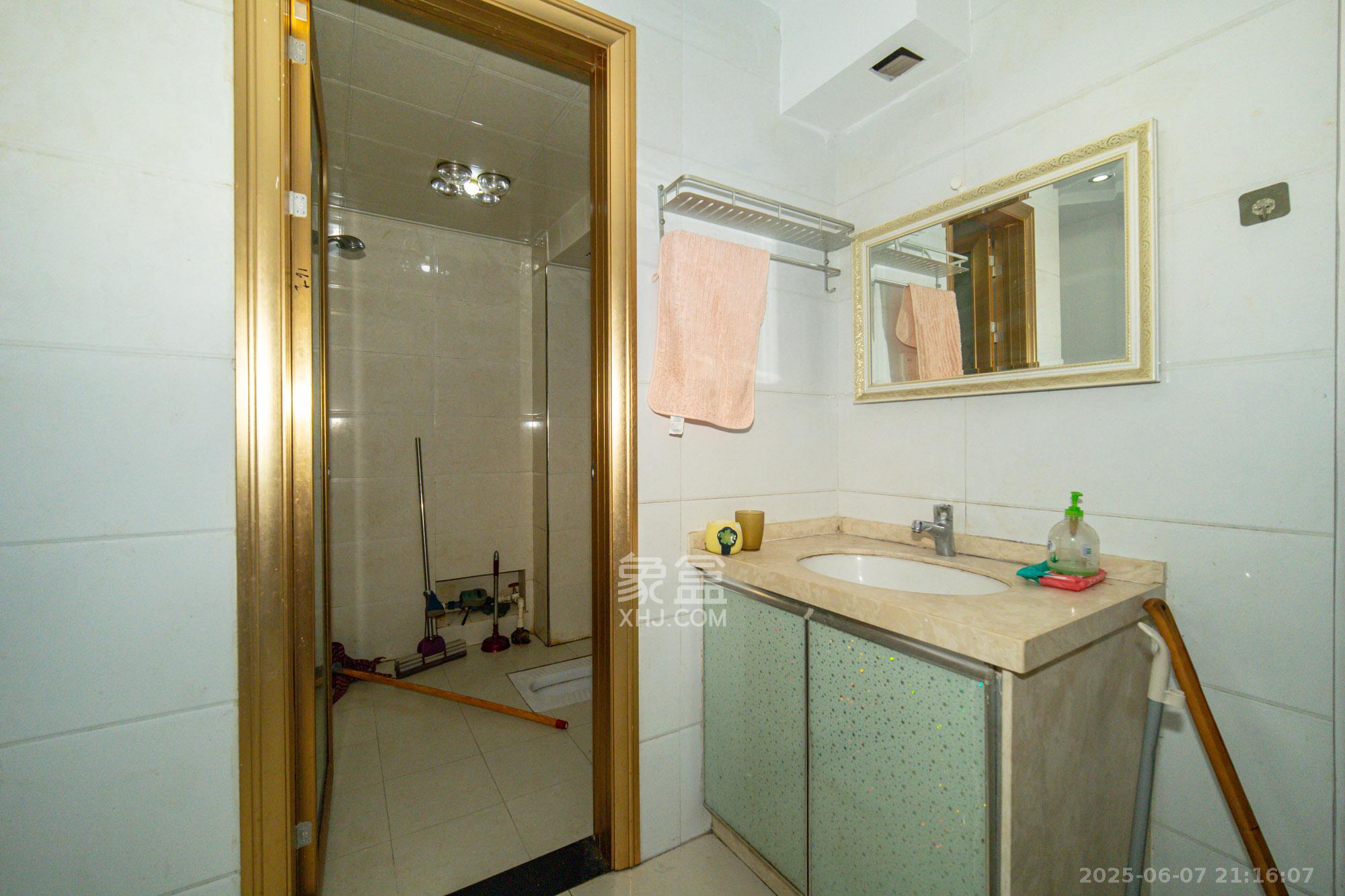 泊林晶城  3室2厅1卫    60.0万 泊林晶城  3室2厅1卫    60.0万卫生间