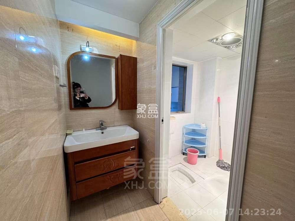 山水国际  3室2厅2卫   2000.00元/月室内图