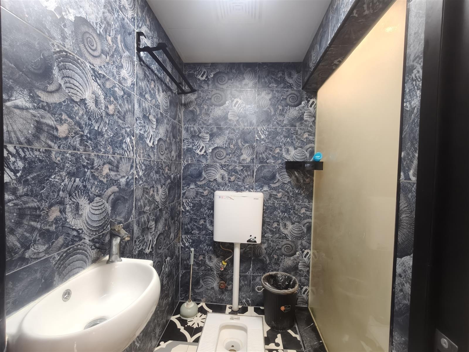 高盛澧园一二期  3室2厅1卫    39.8万 高盛澧园一二期  3室2厅1卫    39.8万客厅