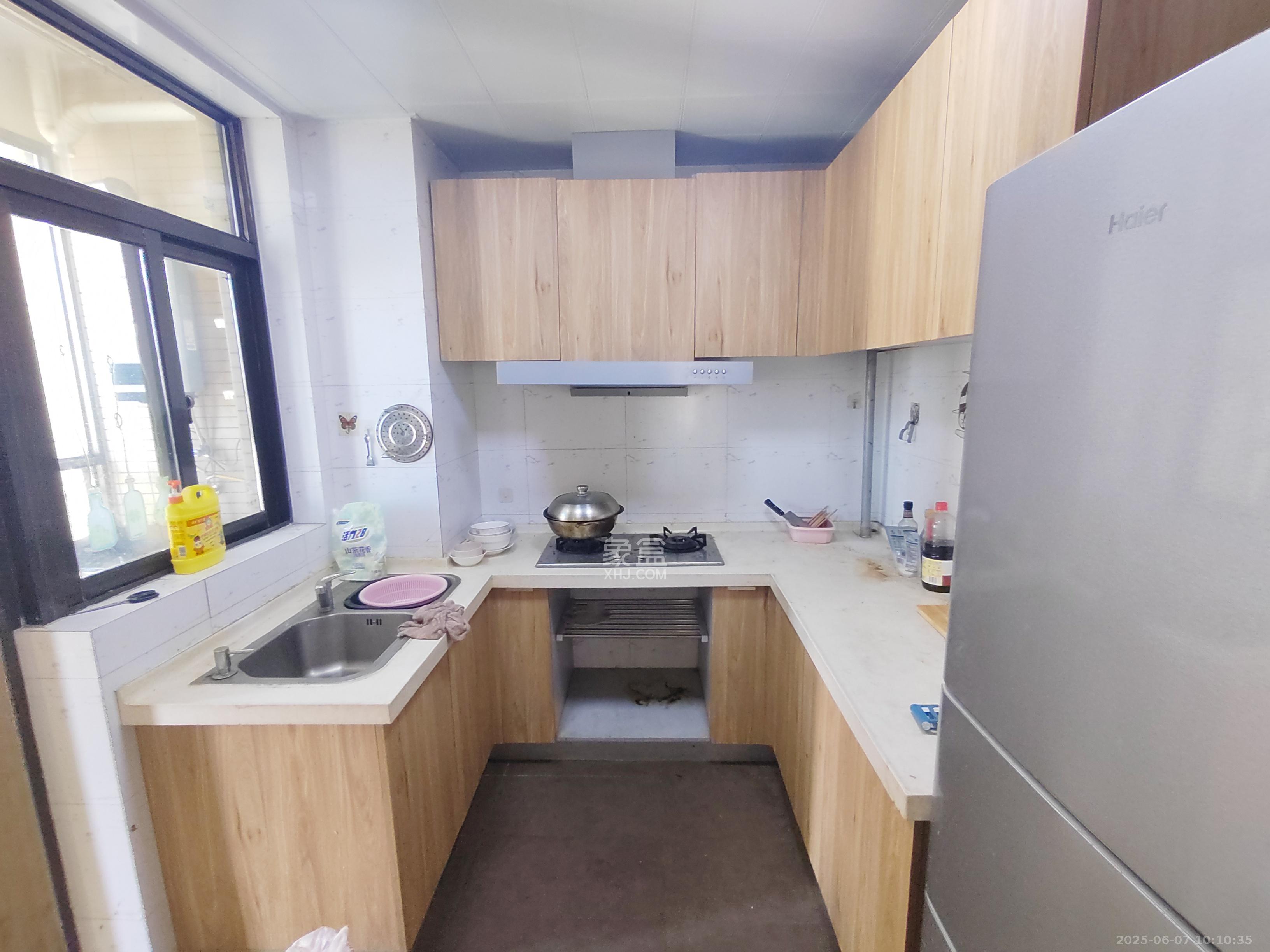 江山帝景哈佛  2室1厅1卫    2000.0元/月 江山帝景哈佛  2室1厅1卫    2000.0元/月室内图