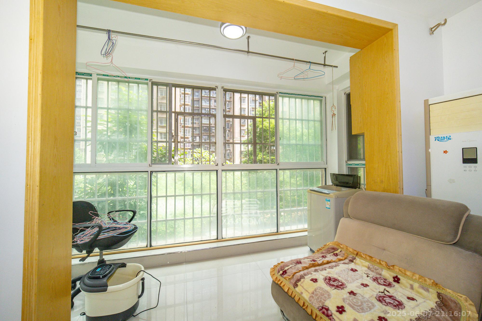 泊林晶城  3室2厅1卫    60.0万 泊林晶城  3室2厅1卫    60.0万阳台