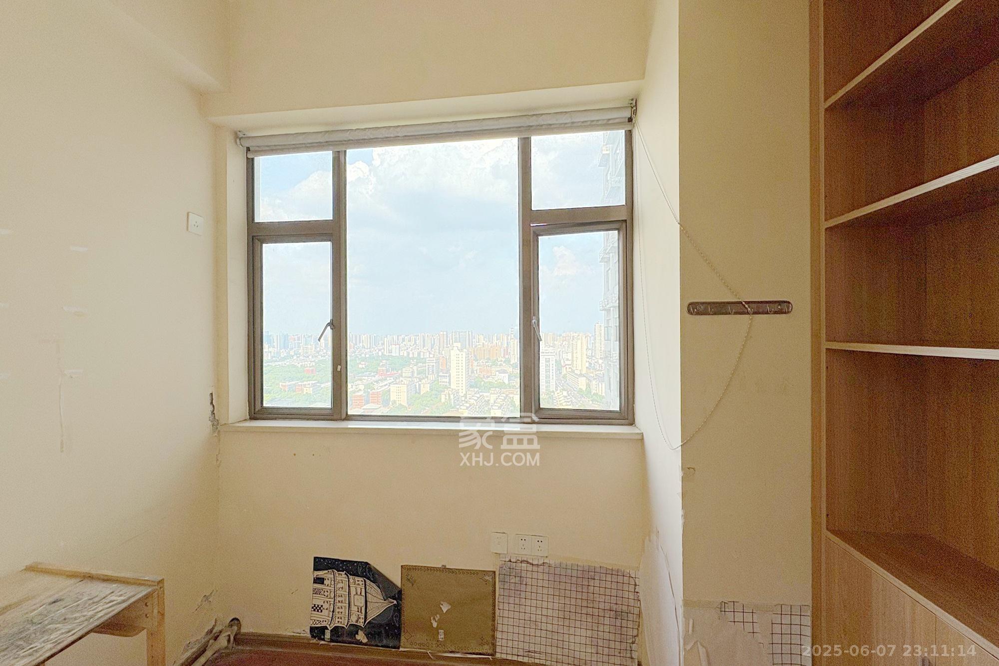 昊天大厦 3室1厅1卫 86.0万 昊天大厦 3室1厅1卫 86.0万阳台