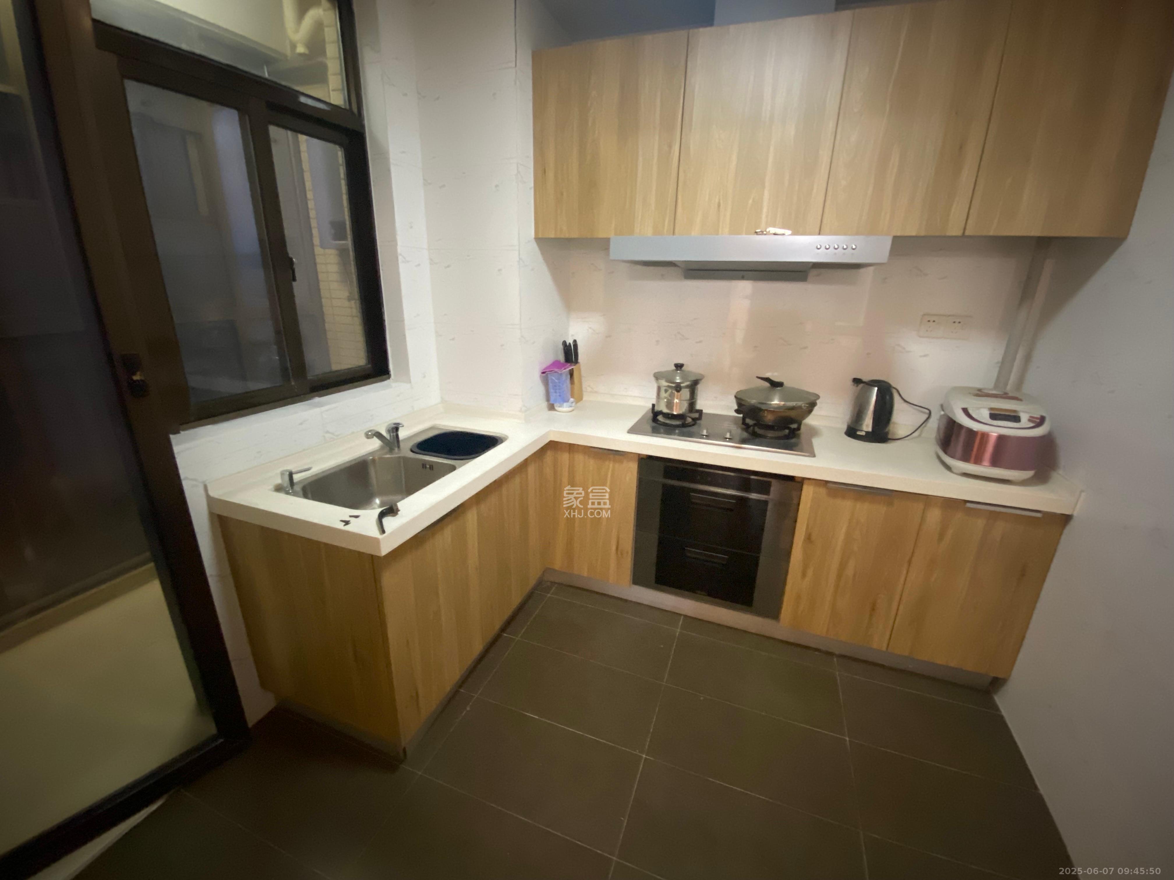 江山帝景哈佛  3室2厅2卫    2200.0元/月 江山帝景哈佛  3室2厅2卫    2200.0元/月室内图