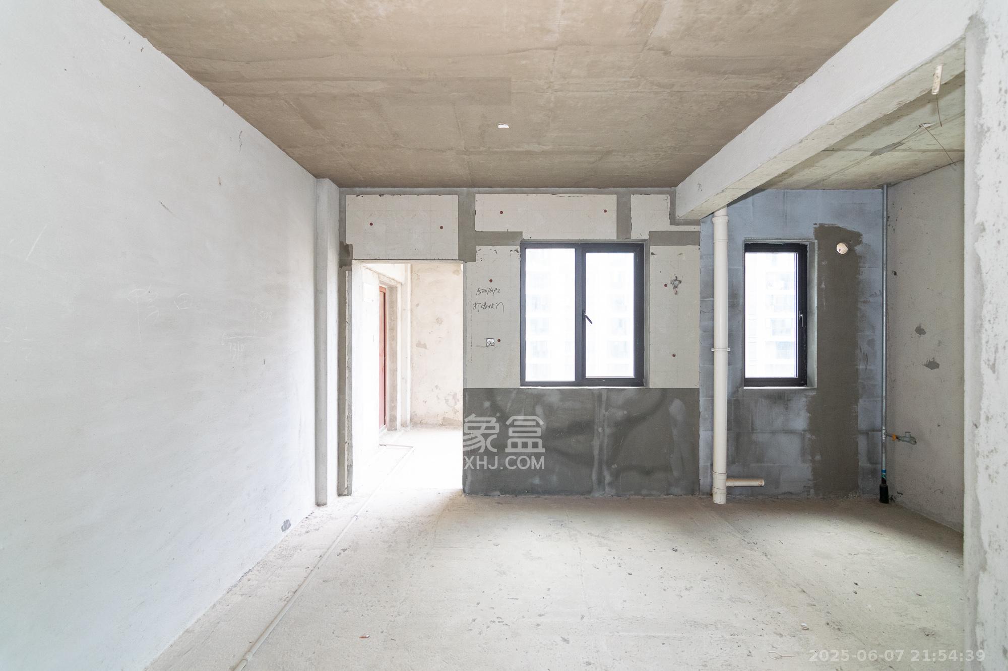 湾田望江府 4室2厅2卫 65.0万 湾田望江府 4室2厅2卫 65.0万客厅