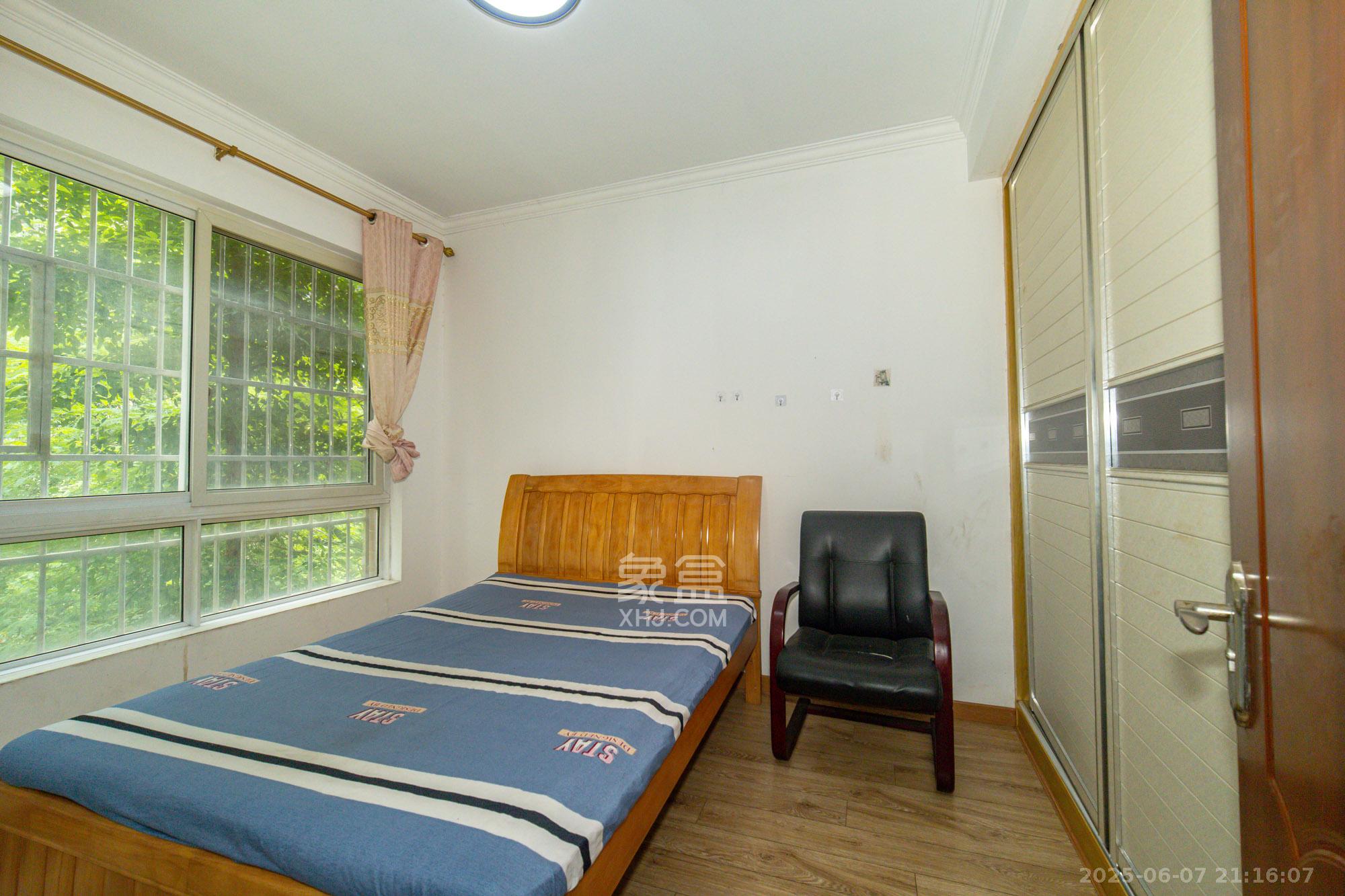 泊林晶城  3室2厅1卫    60.0万 泊林晶城  3室2厅1卫    60.0万卧室