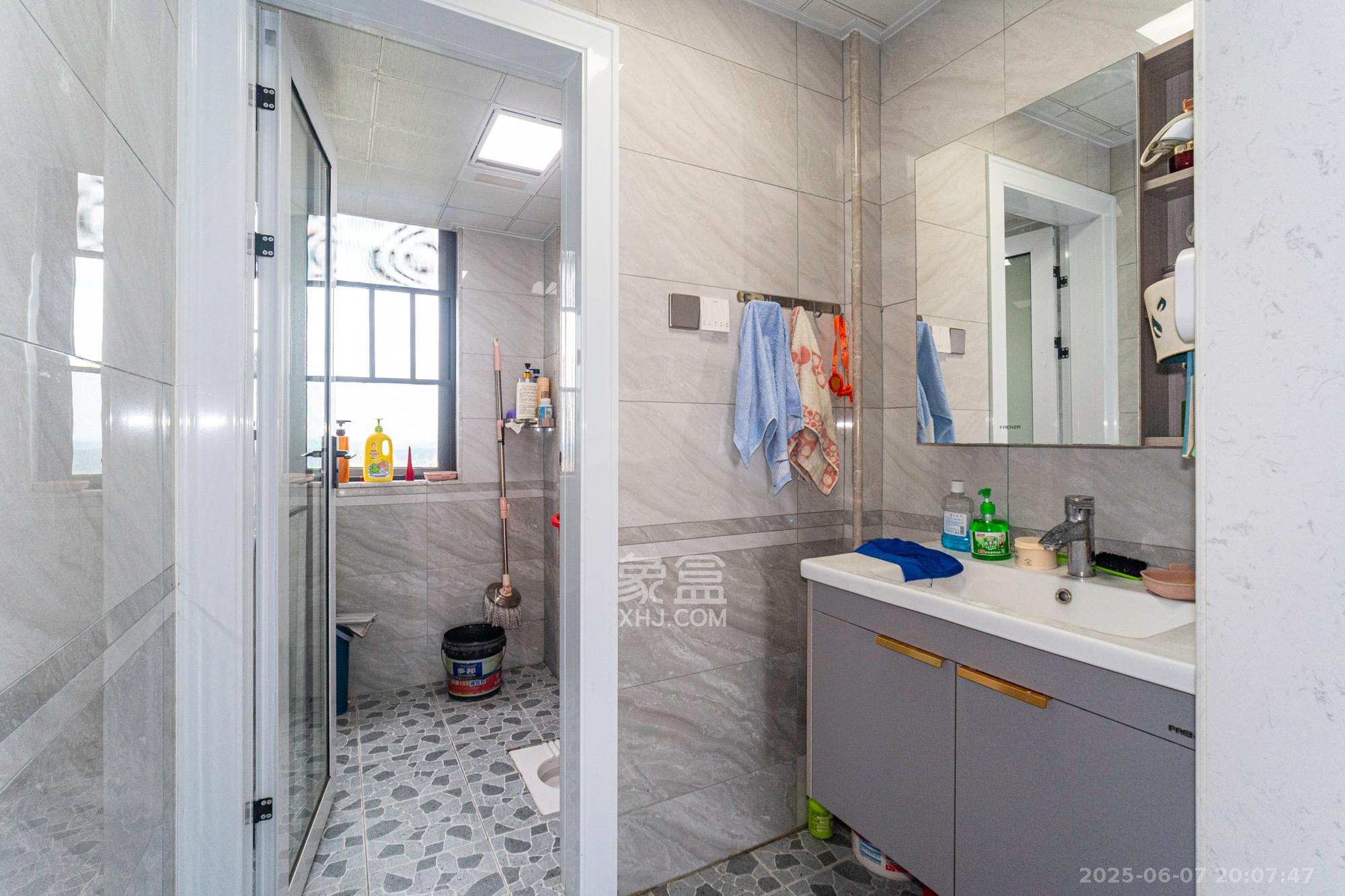 星湖湾二期高层 3室2厅2卫 72.0万 星湖湾二期高层 3室2厅2卫 72.0万卫生间