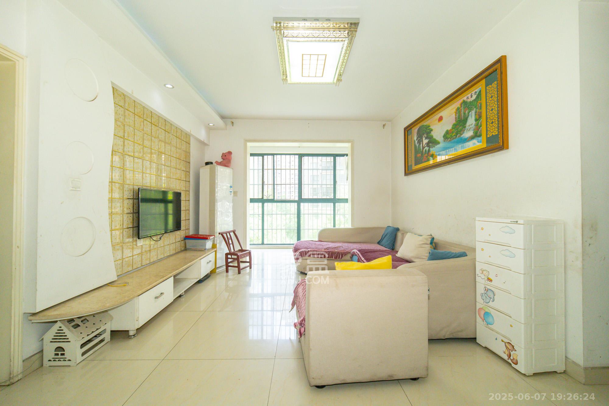 筑梦佳园 4室2厅1卫 65.0万 筑梦佳园 4室2厅1卫 65.0万客厅