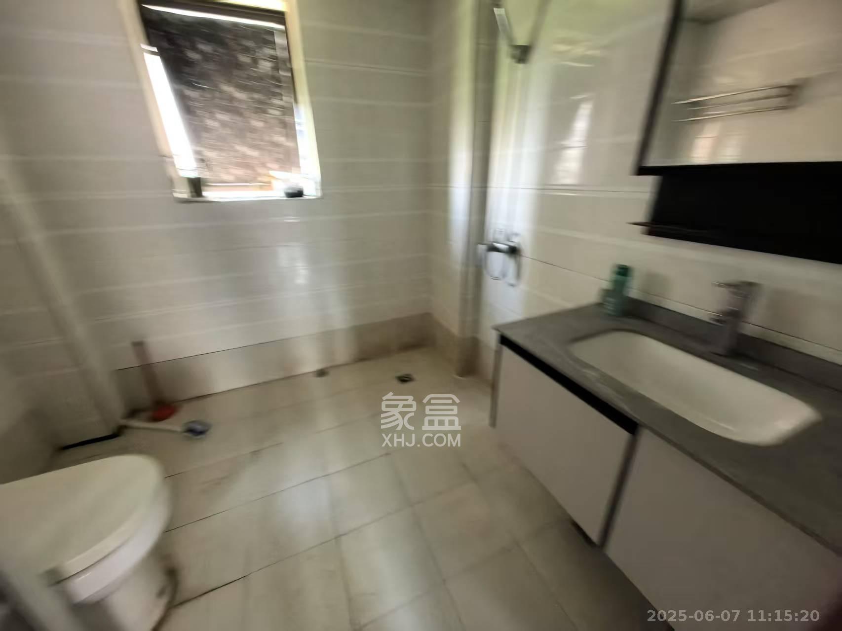 华润凤凰城一期  4室2厅2卫    1800.0元/月 华润凤凰城一期  4室2厅2卫    1800.0元/月室内图