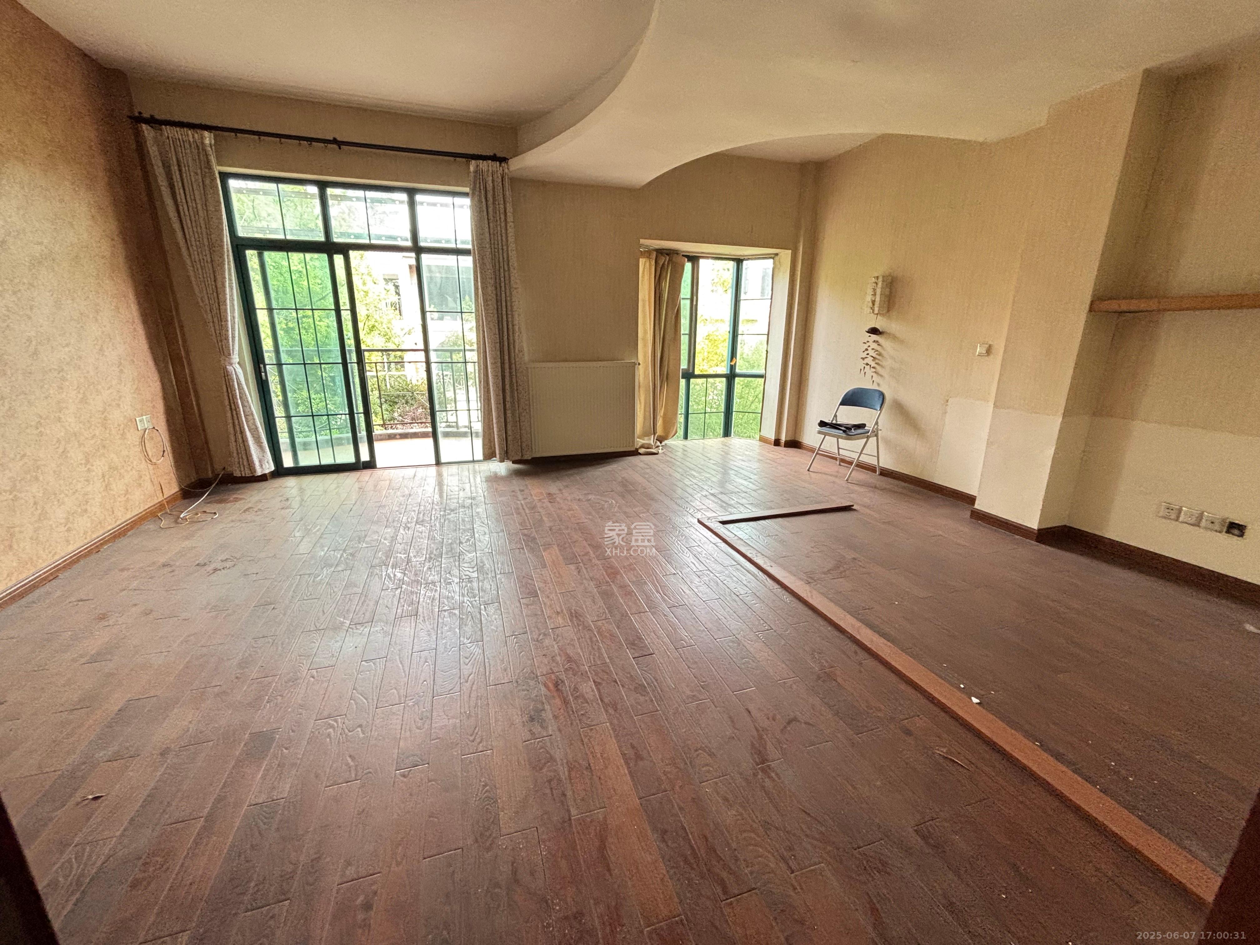 山水芙蓉国际新城 5室2厅2卫 5500.0元/月 山水芙蓉国际新城 5室2厅2卫 5500.0元/月室内图