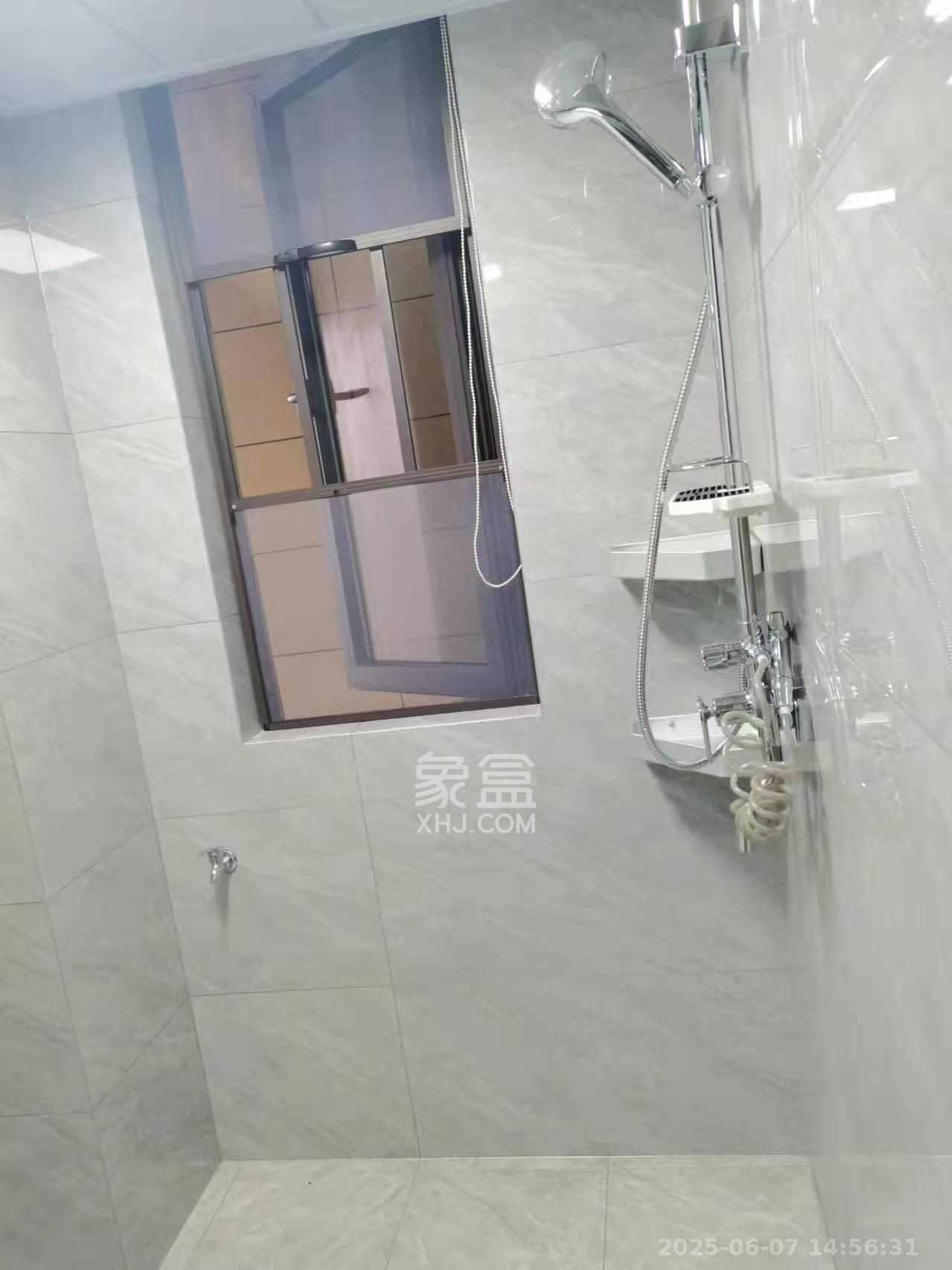 豪庭（江城豪庭）  3室2厅2卫   2400.00元/月室内图