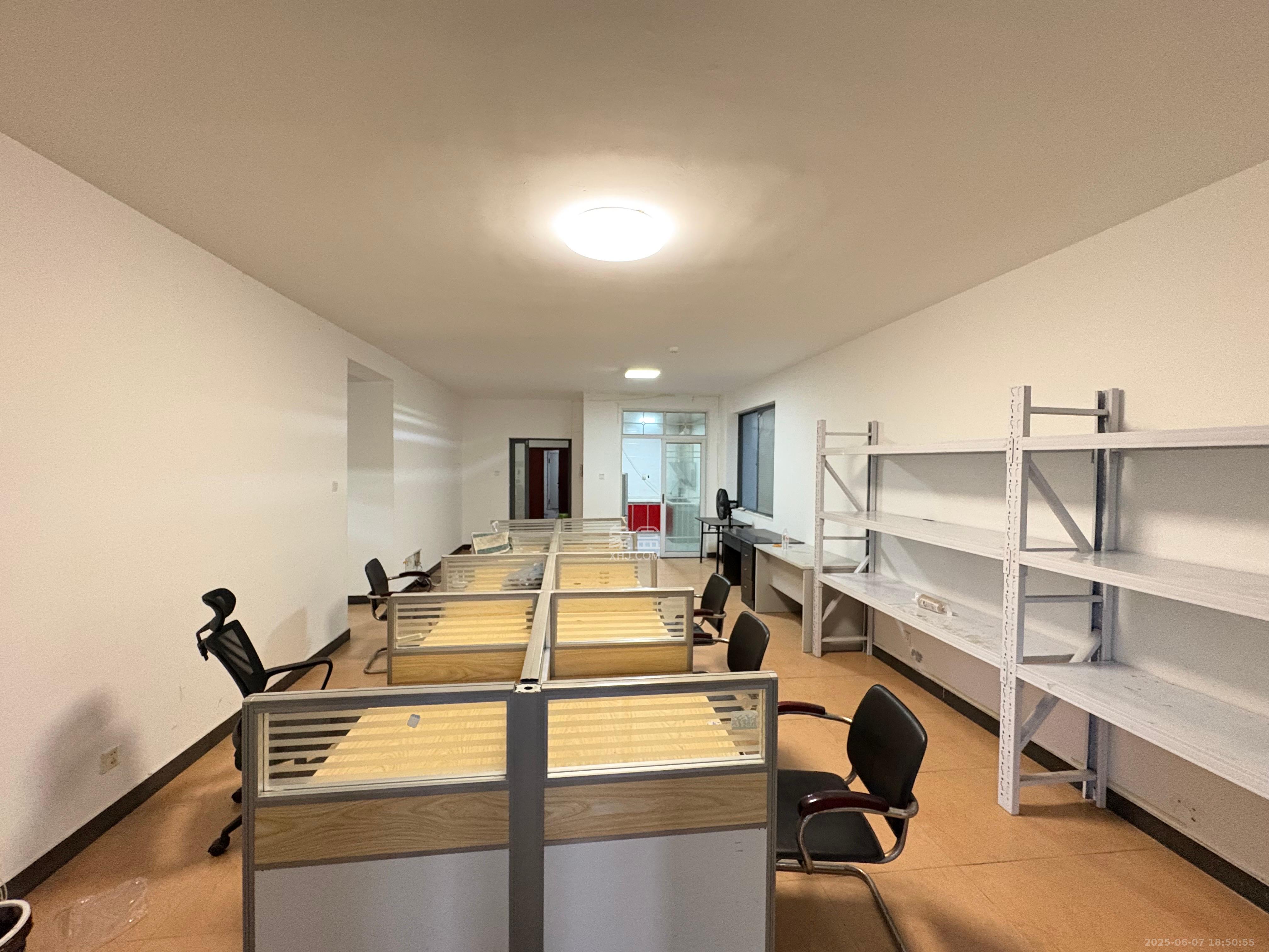 湘江世纪城湘江豪庭  4室2厅2卫    4500.0元/月 湘江世纪城湘江豪庭  4室2厅2卫    4500.0元/月