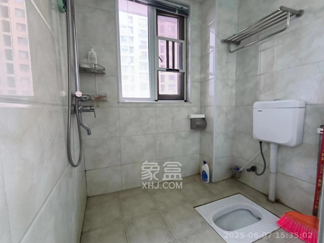 丽发新城  3室2厅1卫   2400.00元/月室内图