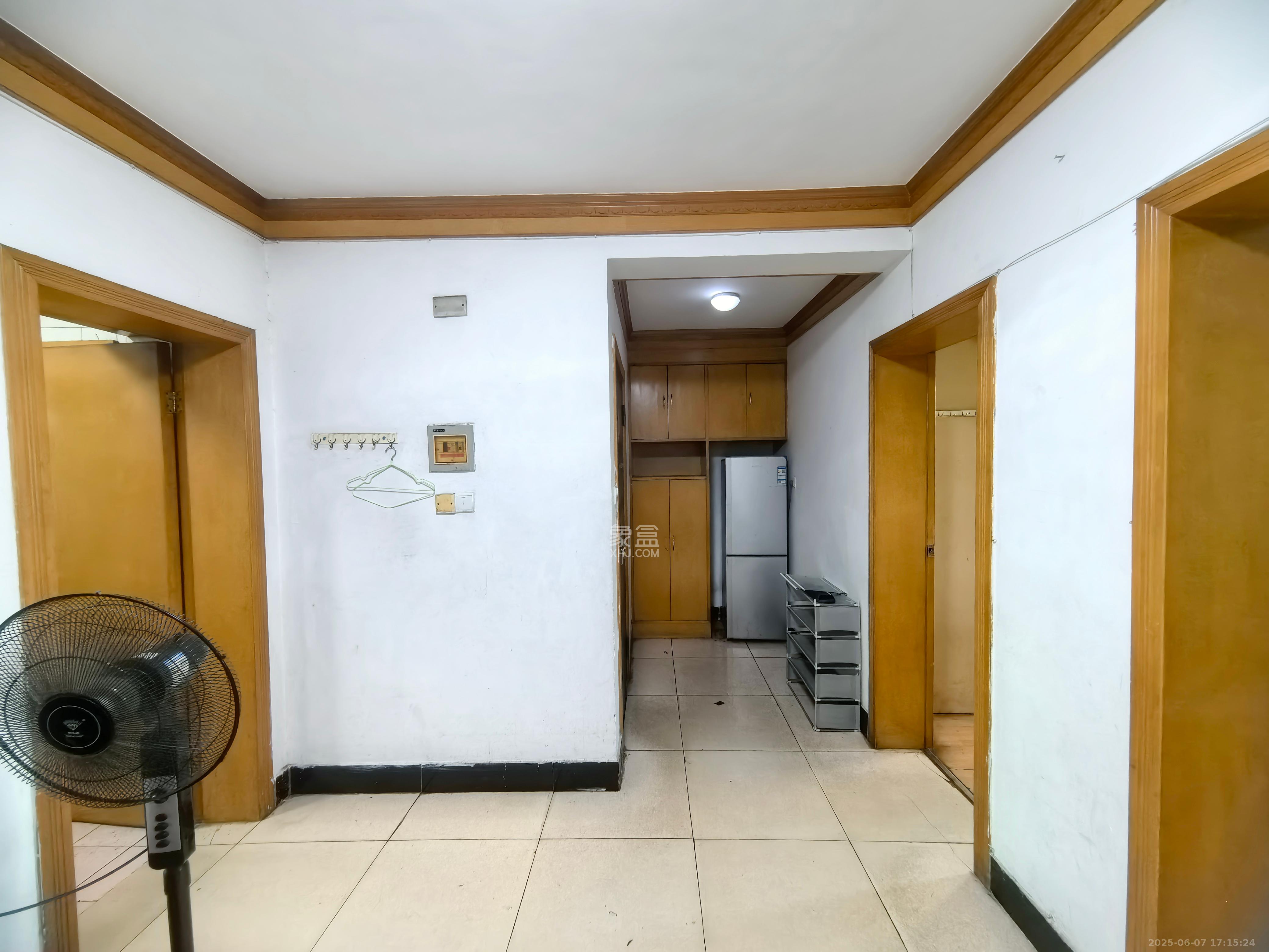 新天小区  2室1厅1卫    1000.0元/月 新天小区  2室1厅1卫    1000.0元/月室内图