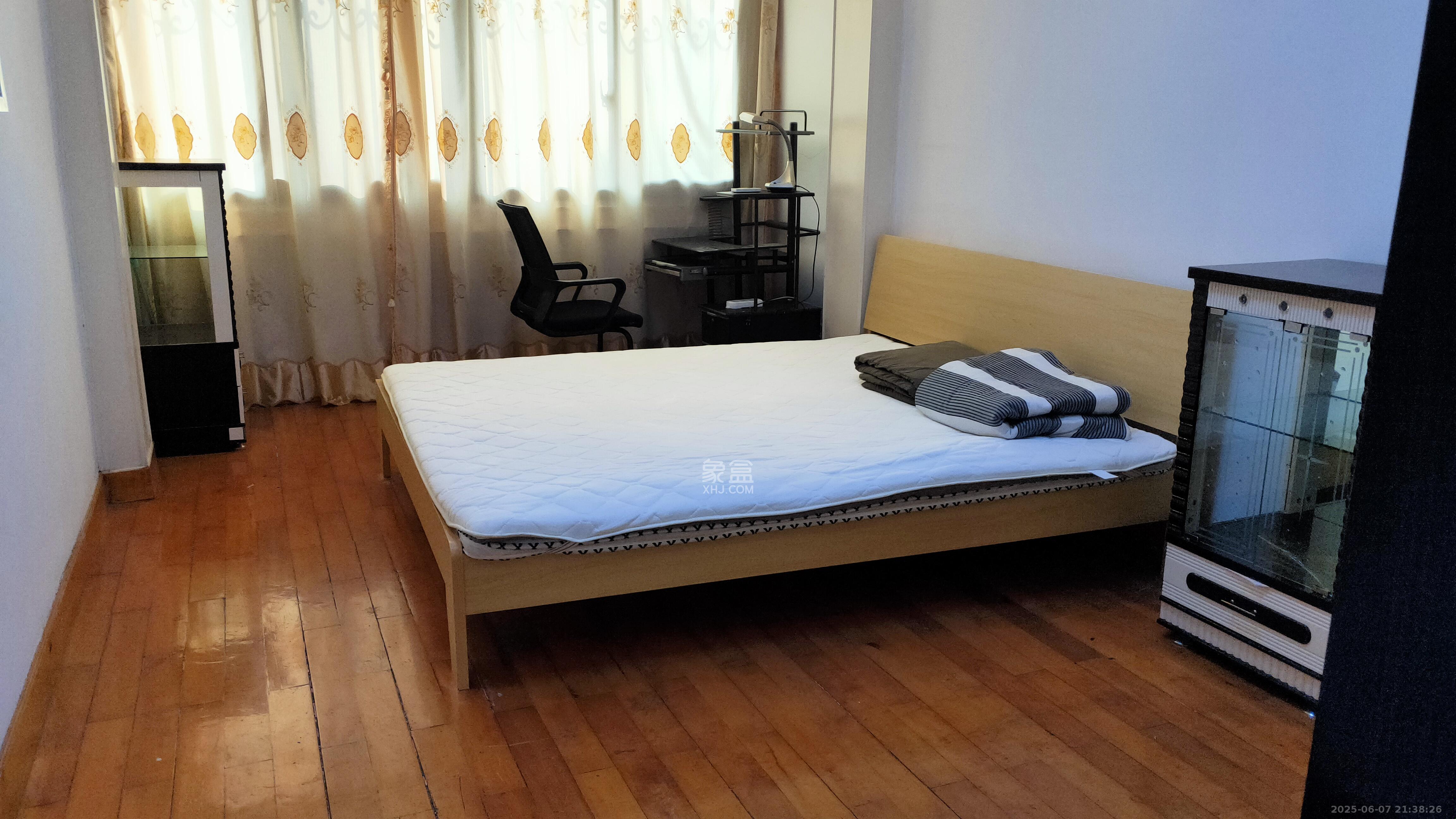 五一东村 1室1厅1卫 1400.0元/月 五一东村 1室1厅1卫 1400.0元/月室内图