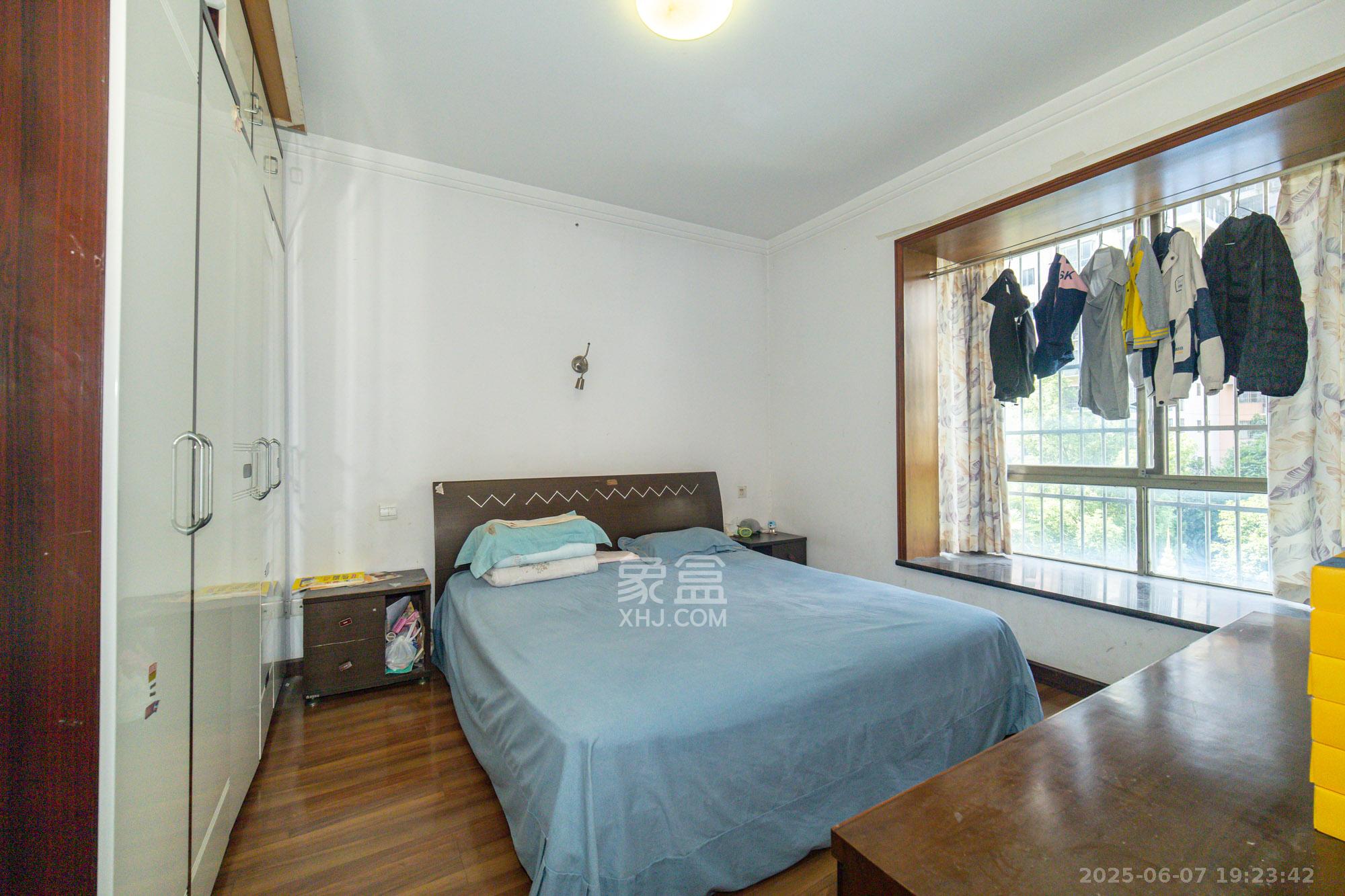 阳光丽景 3室2厅1卫 56.0万 阳光丽景 3室2厅1卫 56.0万卧室