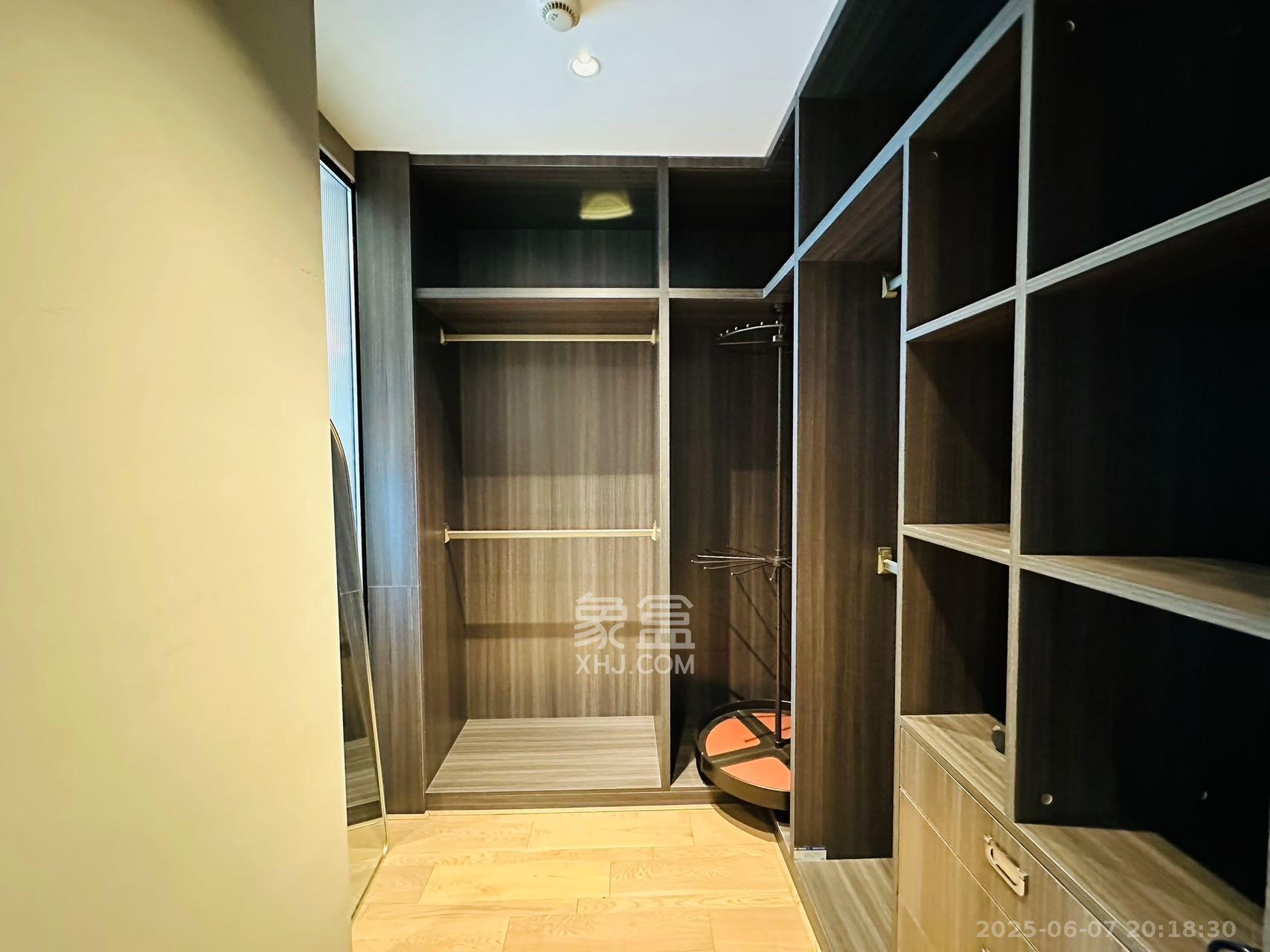达美溪湖湾  5室2厅2卫   17000.00元/月室内图