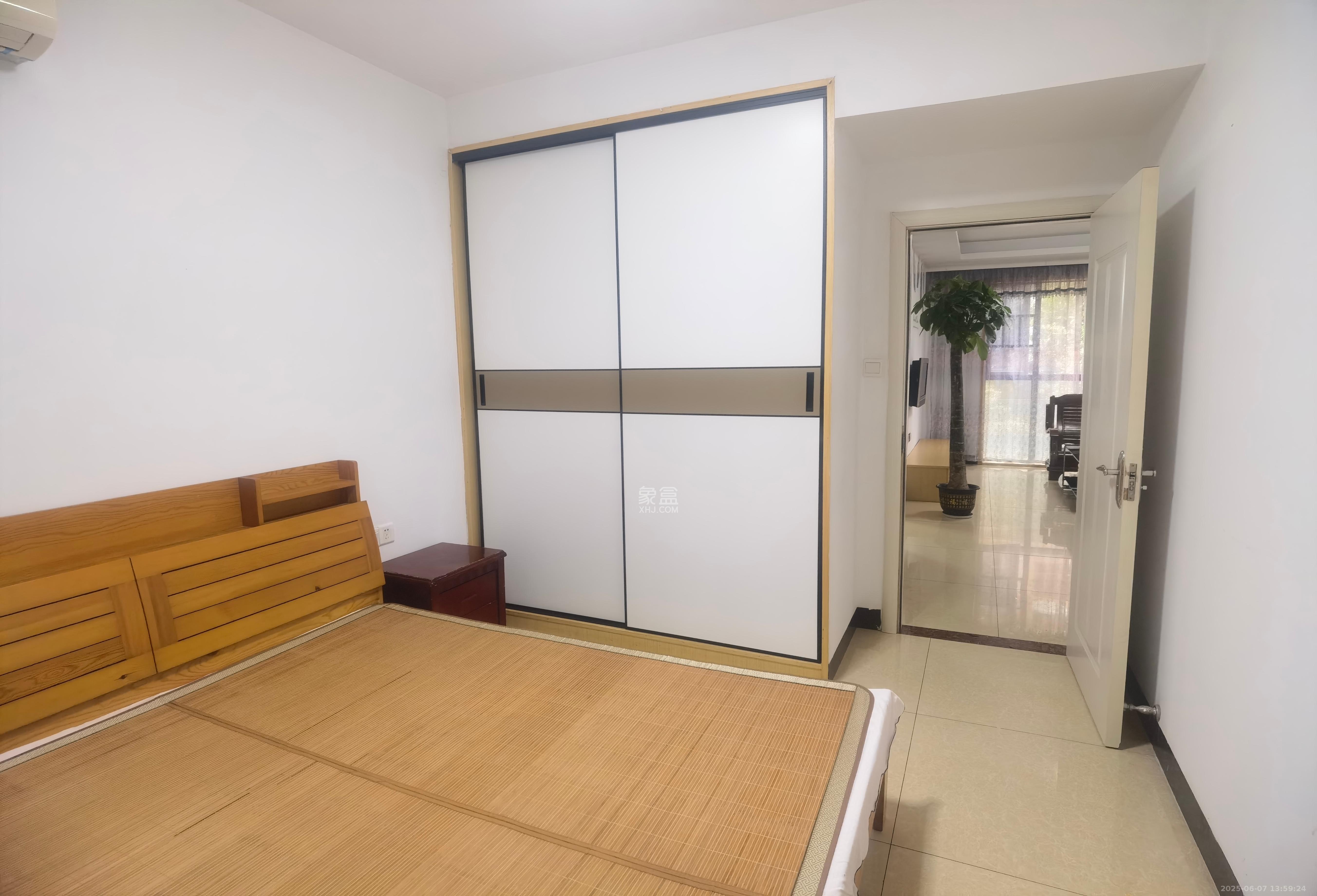 东岸梅园小区  2室1厅1卫   2200.00元/月室内图