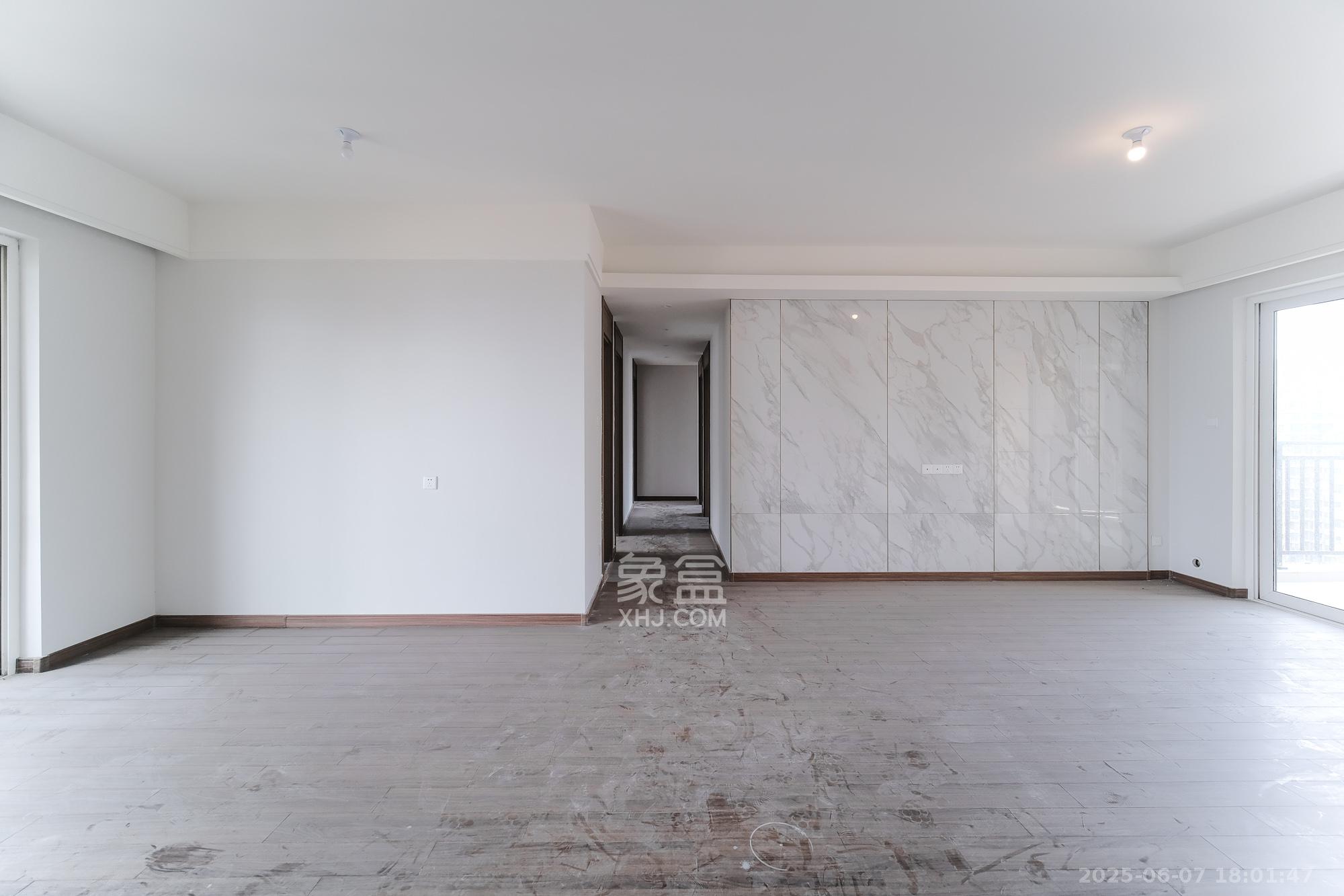 保利香槟国际 4室2厅2卫 110.0万 保利香槟国际 4室2厅2卫 110.0万客厅