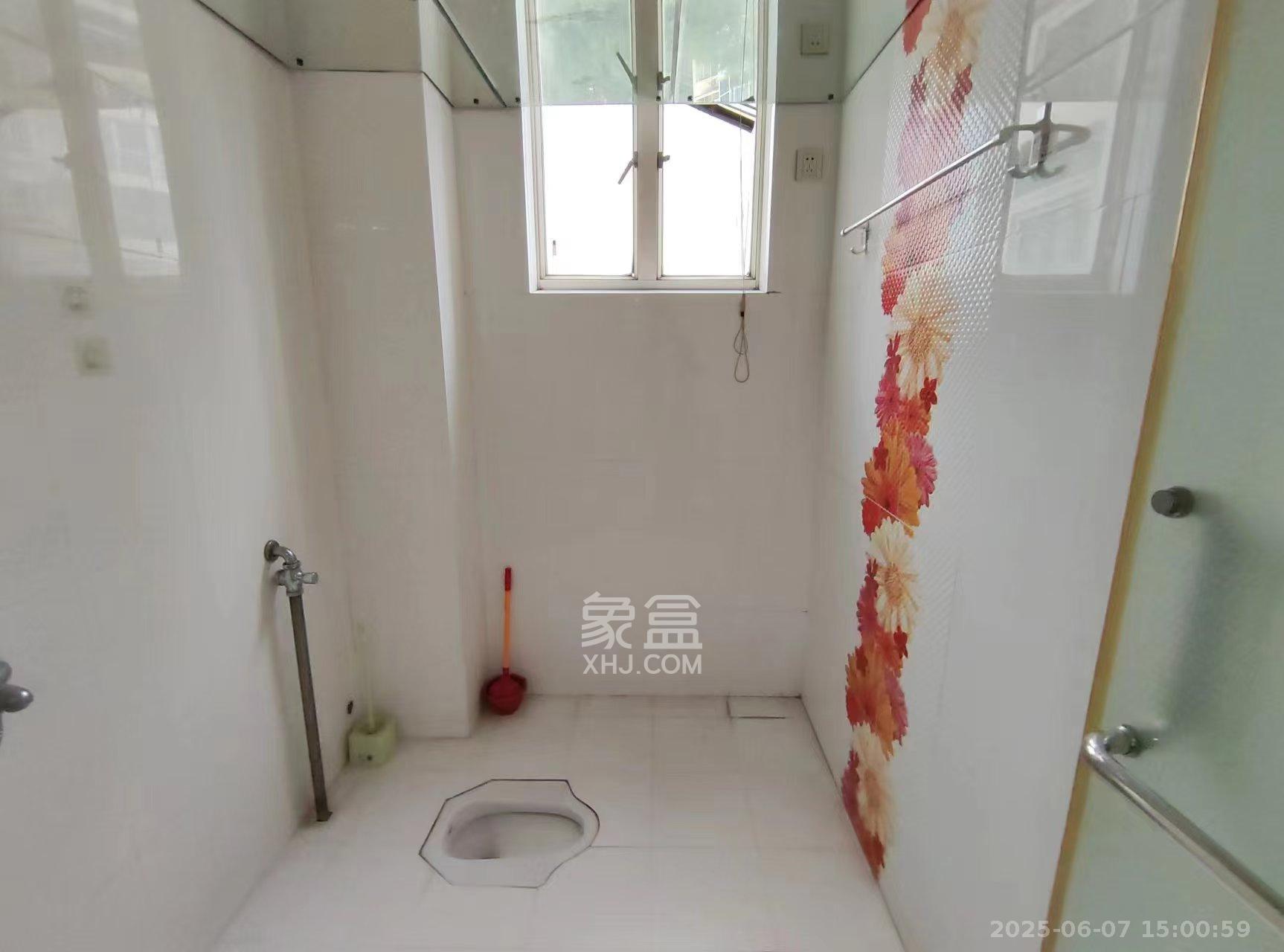 一心花苑  4室2厅2卫   3000.00元/月室内图