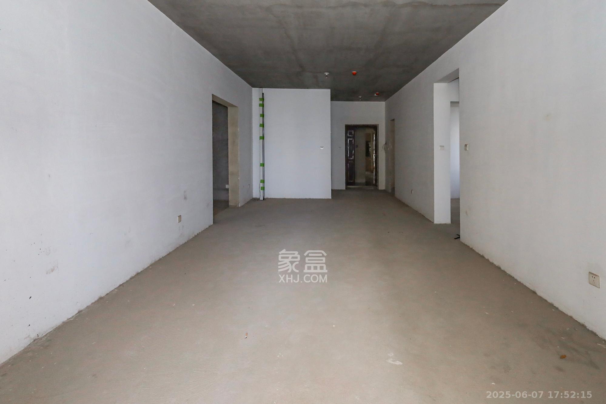 南山雍江汇(滨江国际新城) 3室2厅2卫 198.0万 南山雍江汇(滨江国际新城) 3室2厅2卫 198.0万客厅