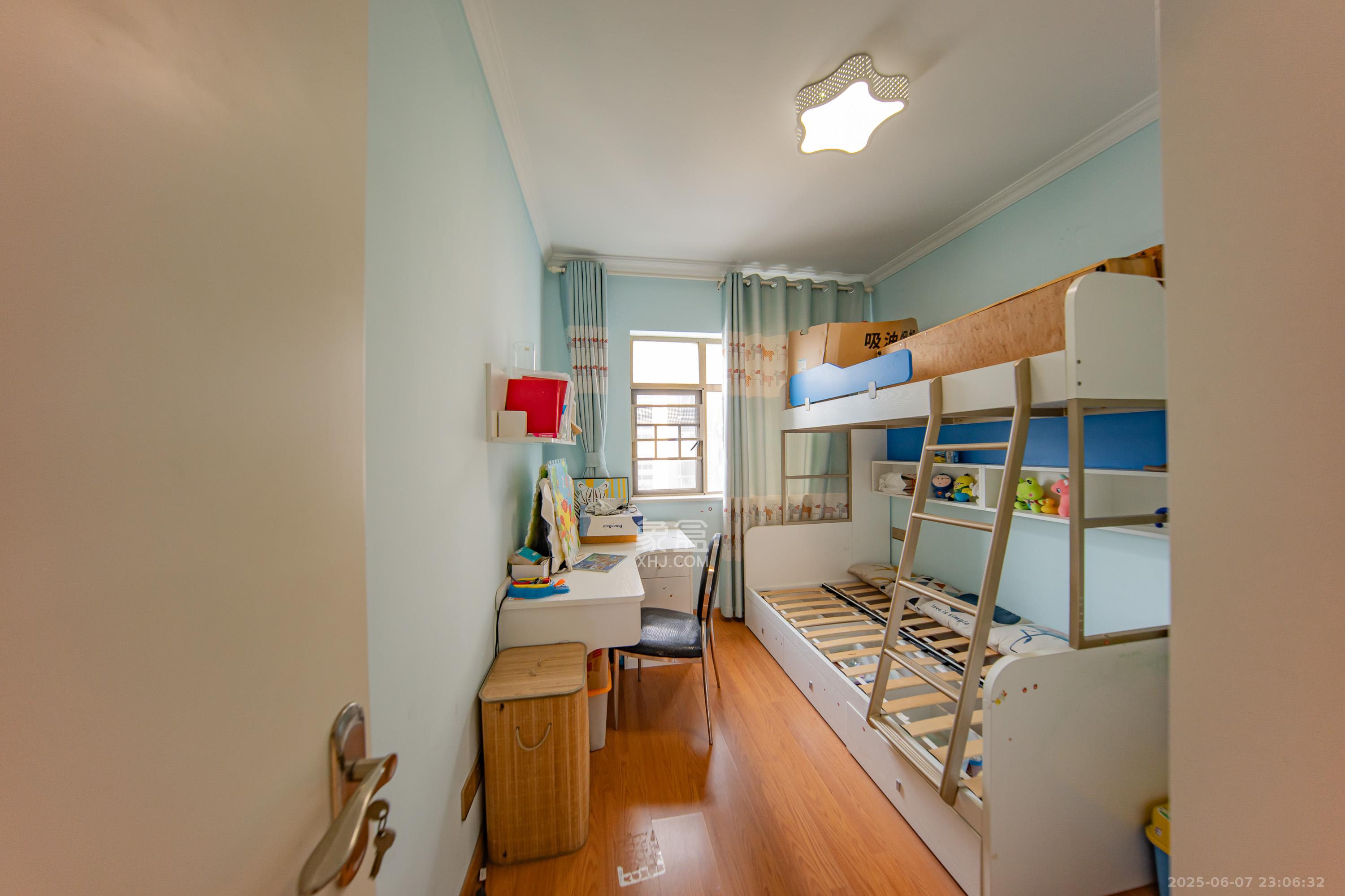 江山帝景雅典  3室2厅2卫    121.0万卧室