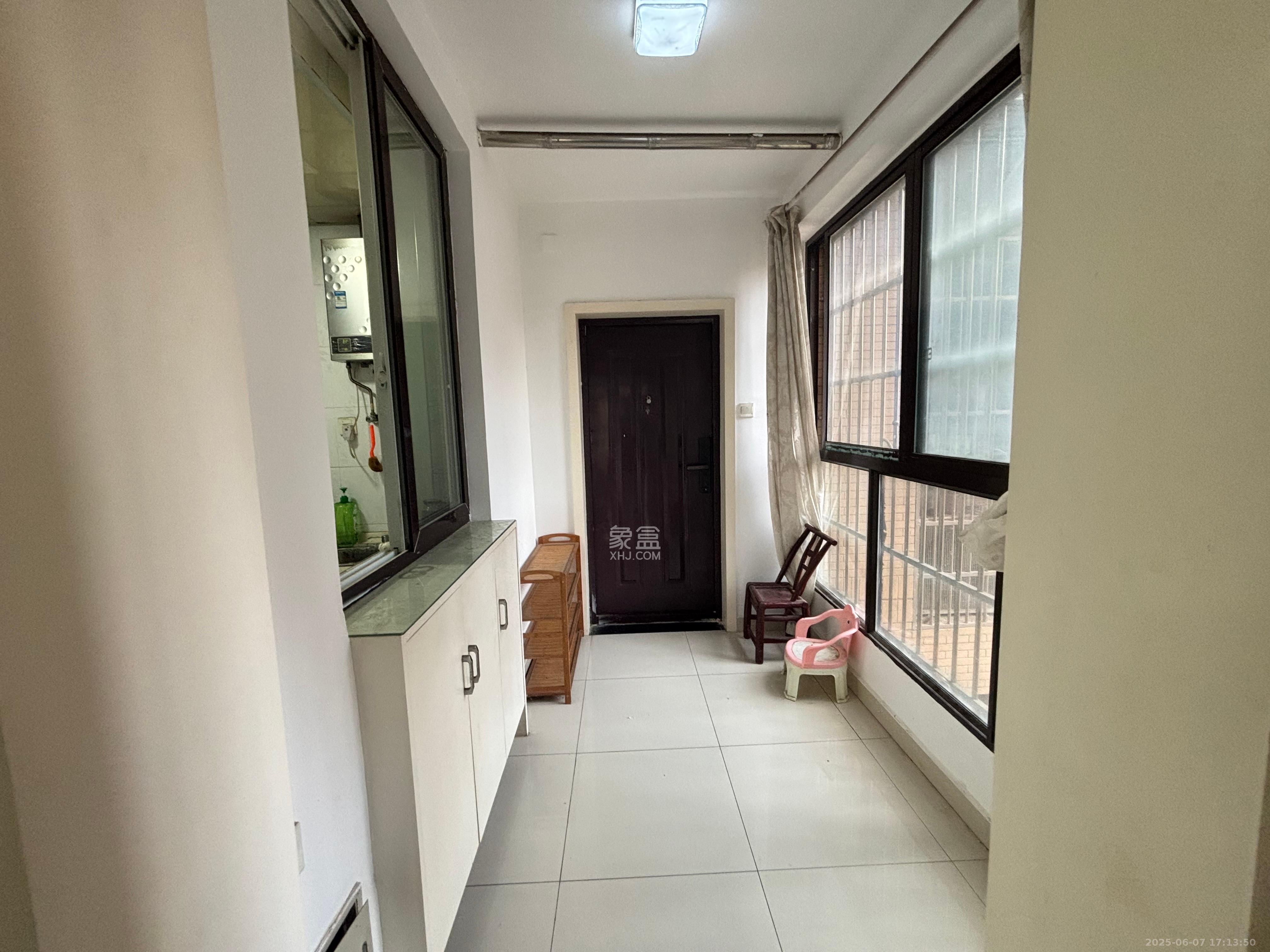 东方航标  1室2厅1卫   1800.00元/月室内图