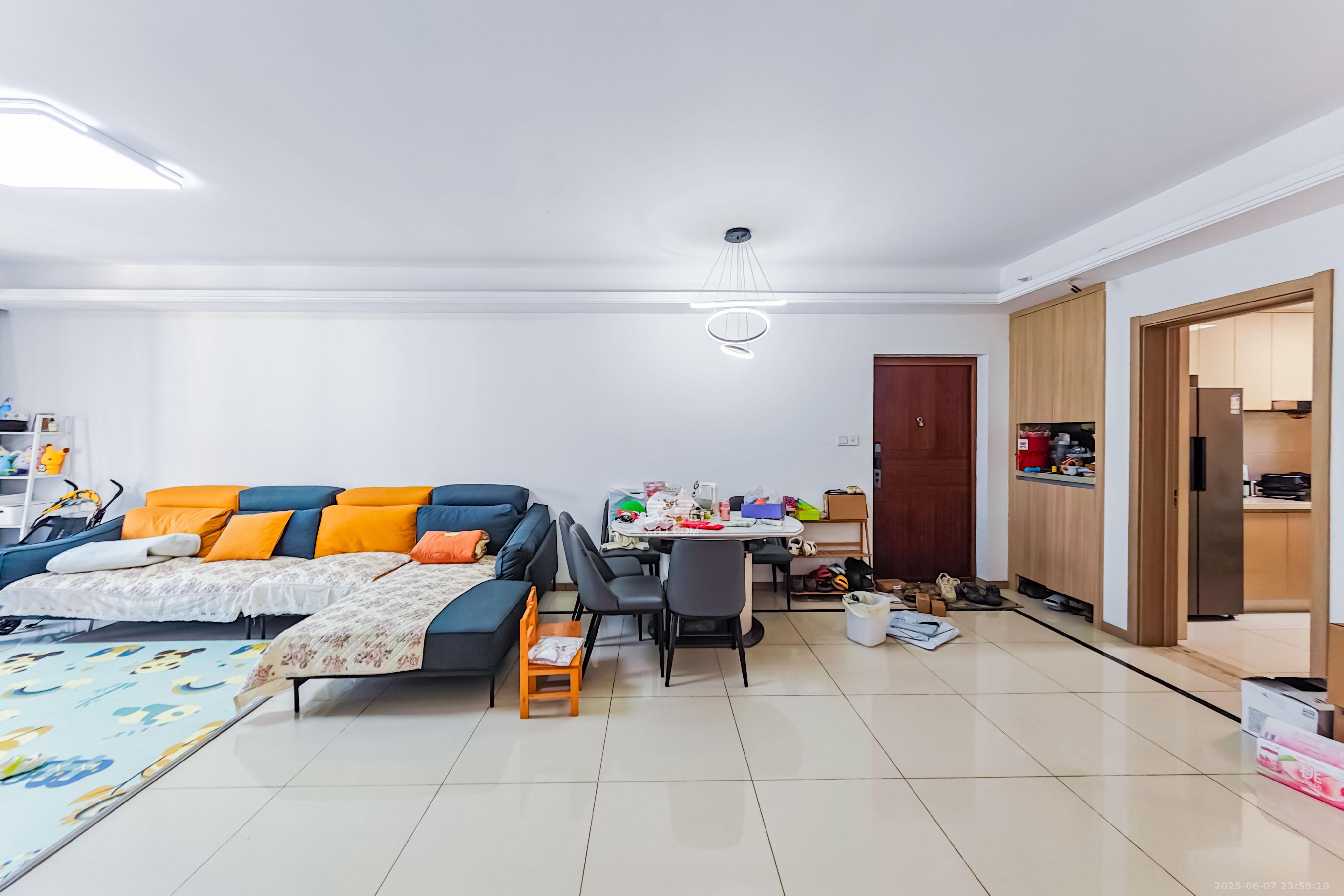 长沙高铁吾悦广场 3室2厅2卫 147.0万 长沙高铁吾悦广场 3室2厅2卫 147.0万客厅