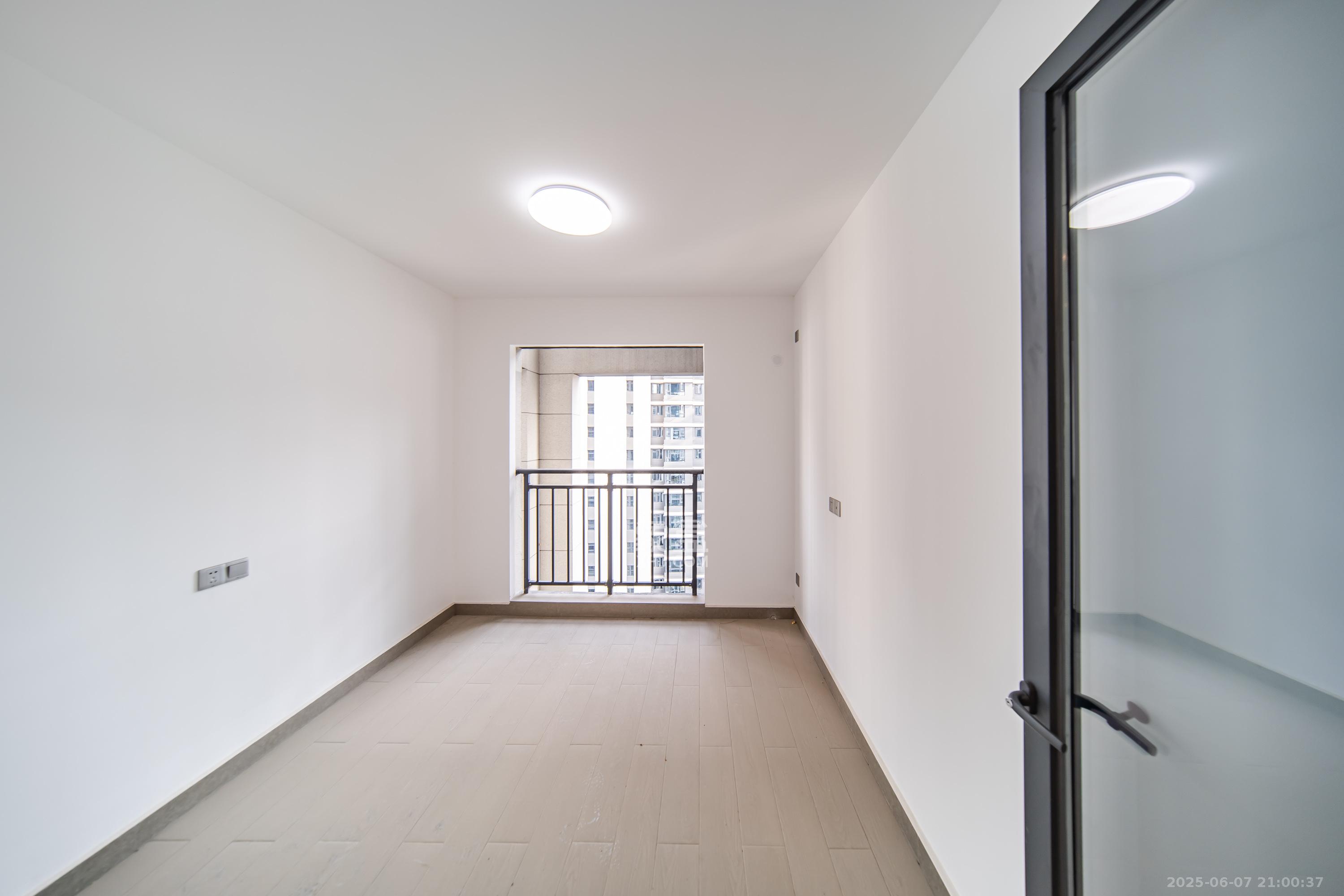 中海阅溪府 3室2厅2卫 145.0万 中海阅溪府 3室2厅2卫 145.0万卧室