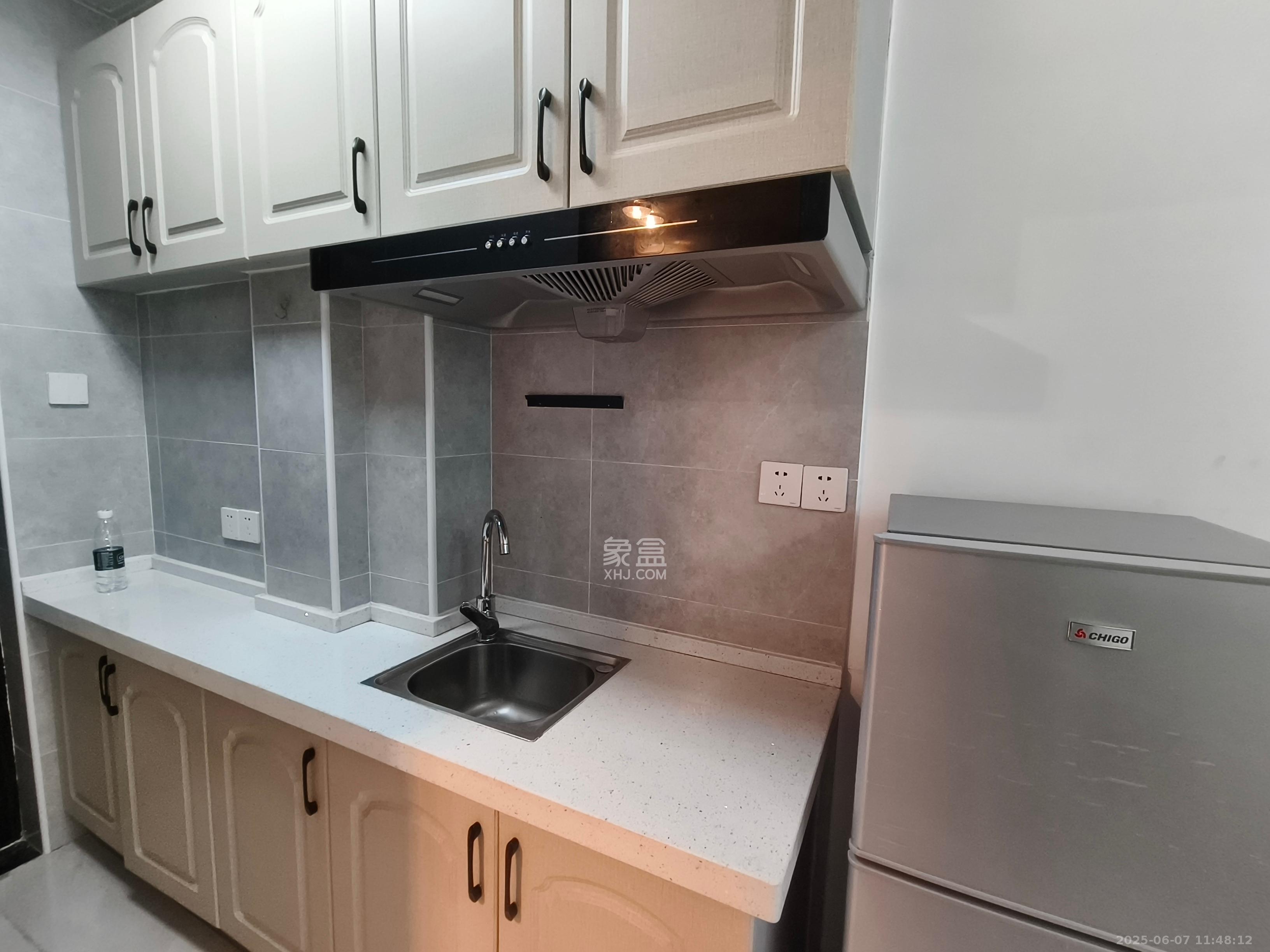 东盈商业广场(华泉城市广场)  1室0厅1卫    1800.0元/月 东盈商业广场(华泉城市广场)  1室0厅1卫    1800.0元/月室内图