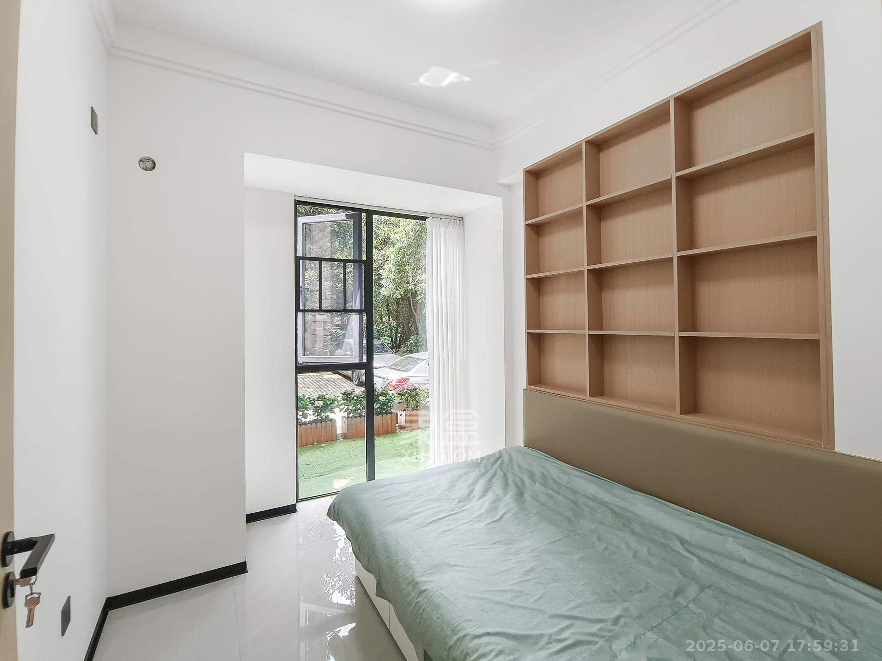 山水湾  3室2厅1卫    68.8万 山水湾  3室2厅1卫    68.8万卧室