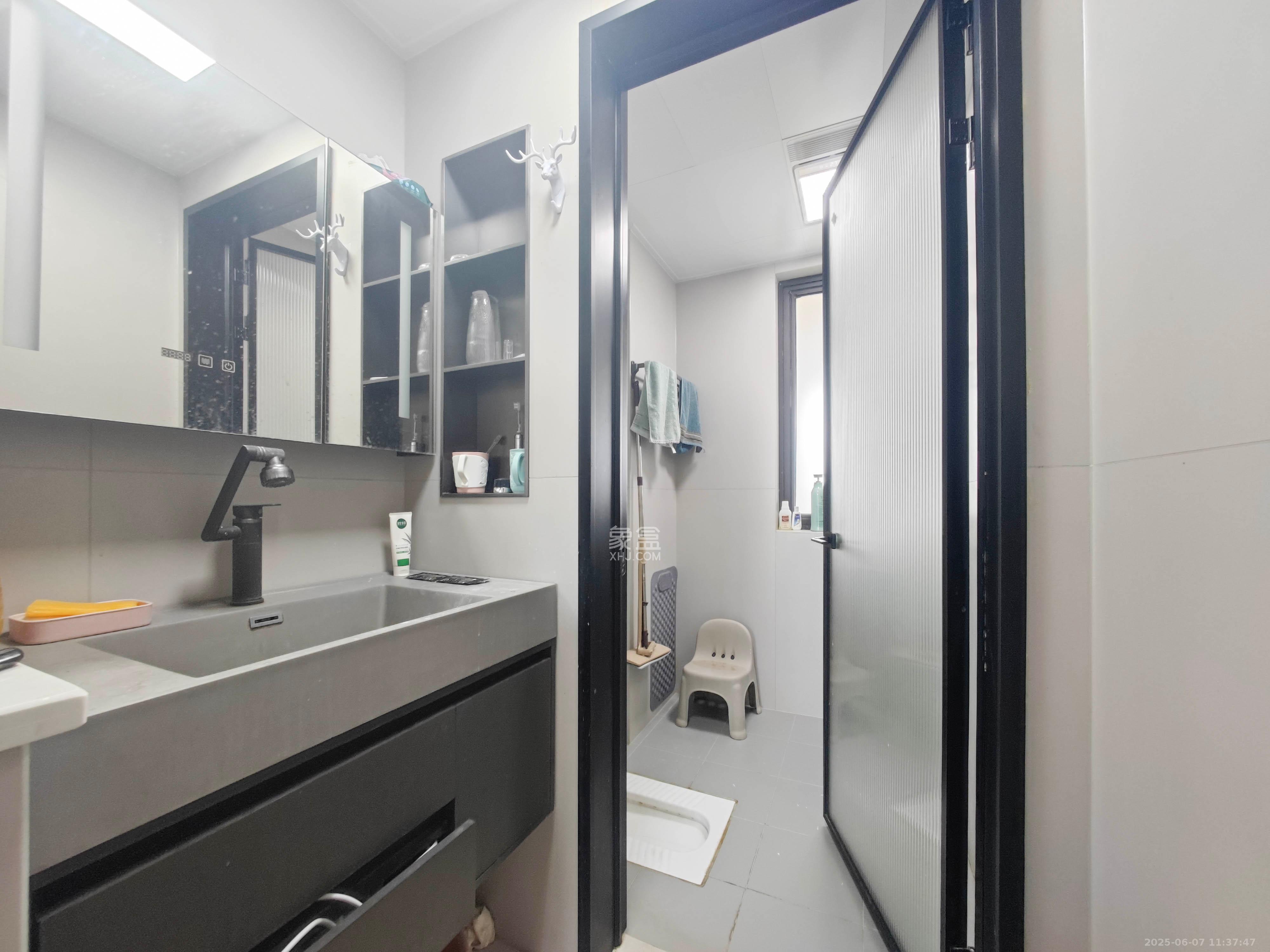 远洋红星天铂一期 3室2厅2卫 100.0万 远洋红星天铂一期 3室2厅2卫 100.0万卫生间