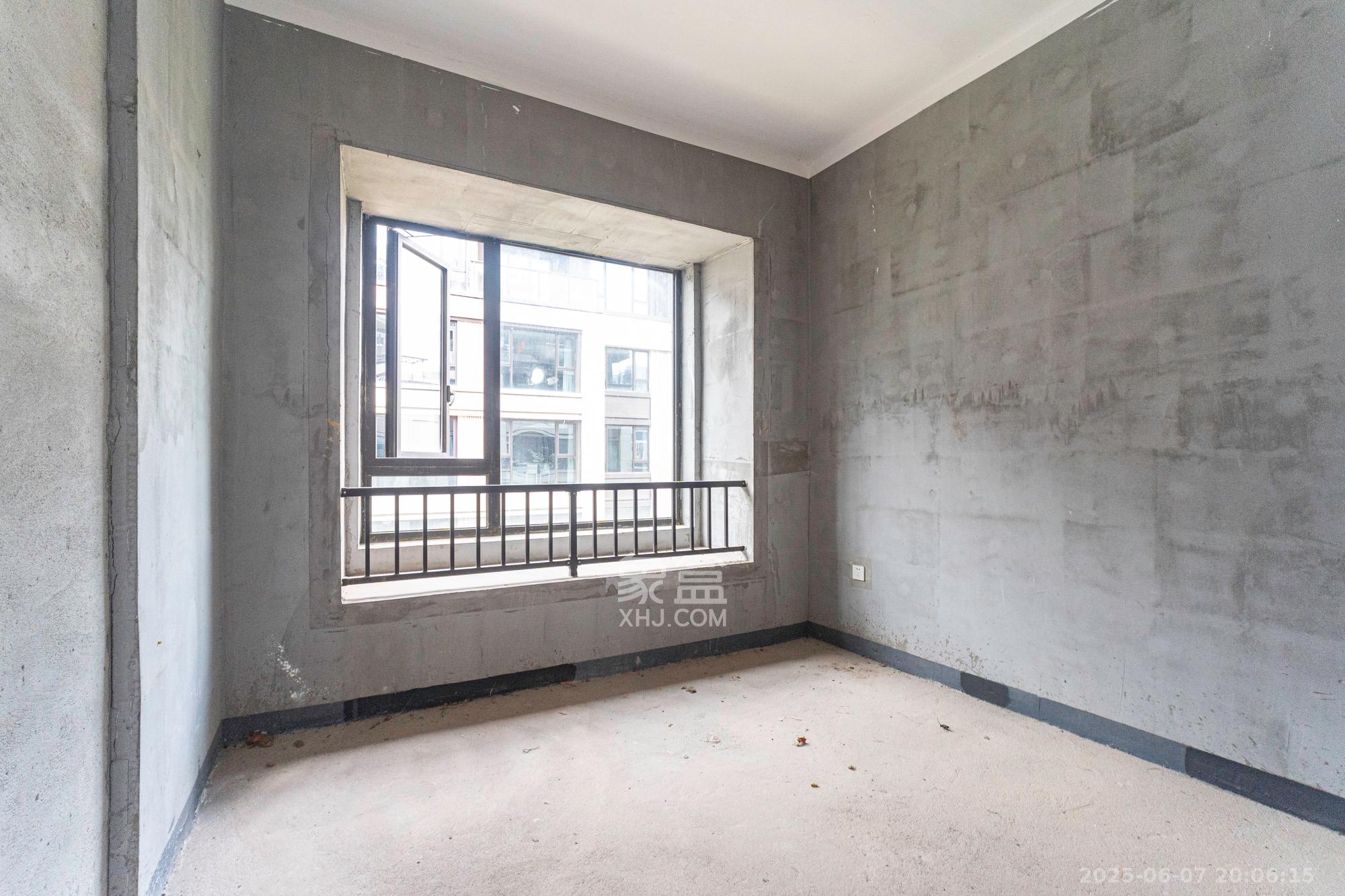 中交建发松雅院 5室4厅3卫 328.0万 中交建发松雅院 5室4厅3卫 328.0万卧室