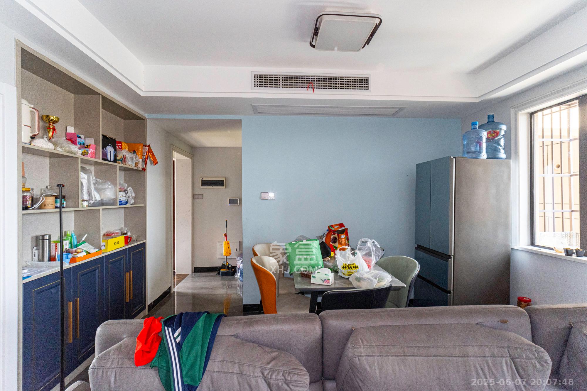 星湖湾二期高层 3室2厅2卫 72.0万 星湖湾二期高层 3室2厅2卫 72.0万客厅