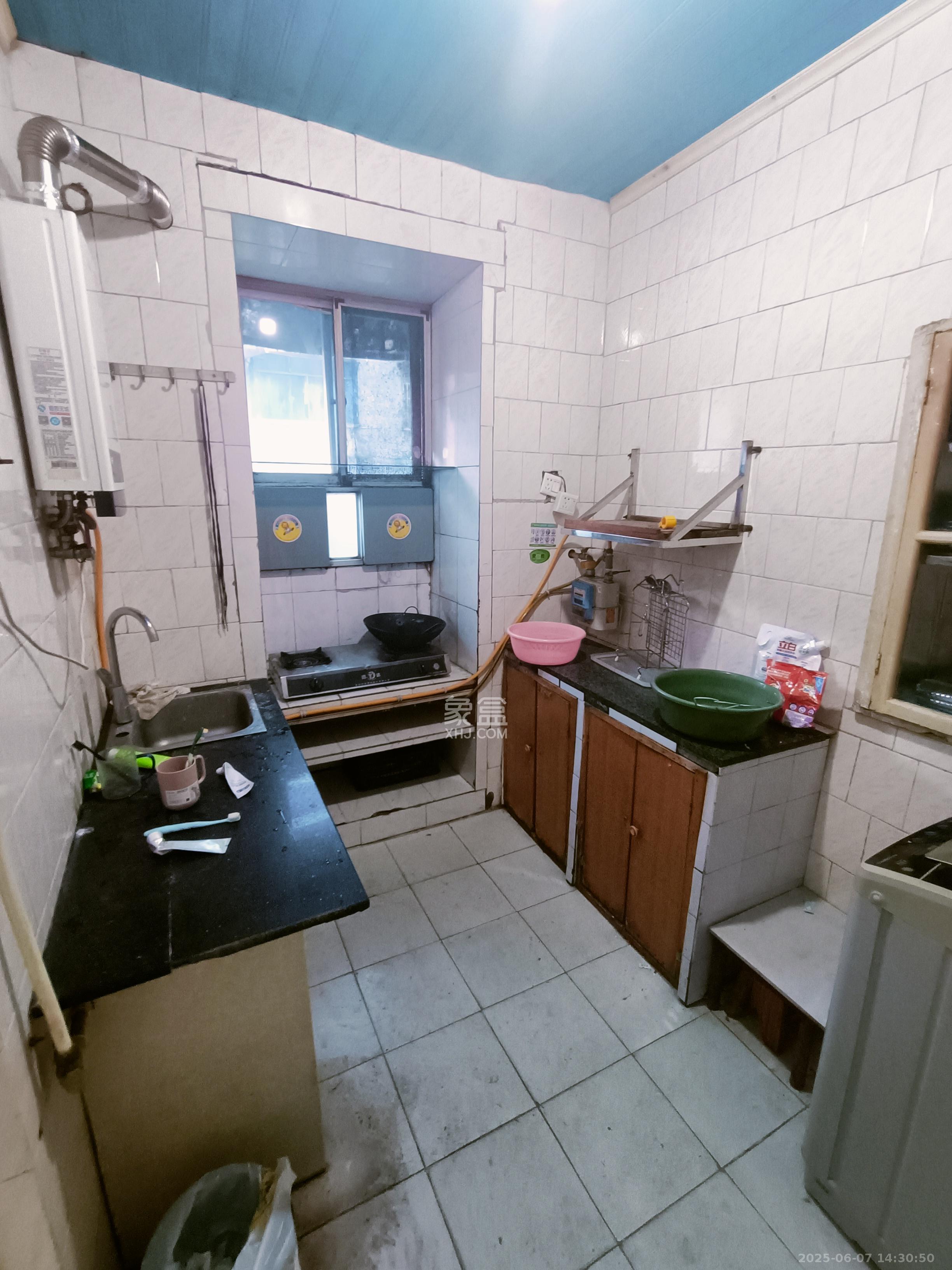 老鸦冲小区 4室1厅1卫 1800.0元/月 老鸦冲小区 4室1厅1卫 1800.0元/月室内图