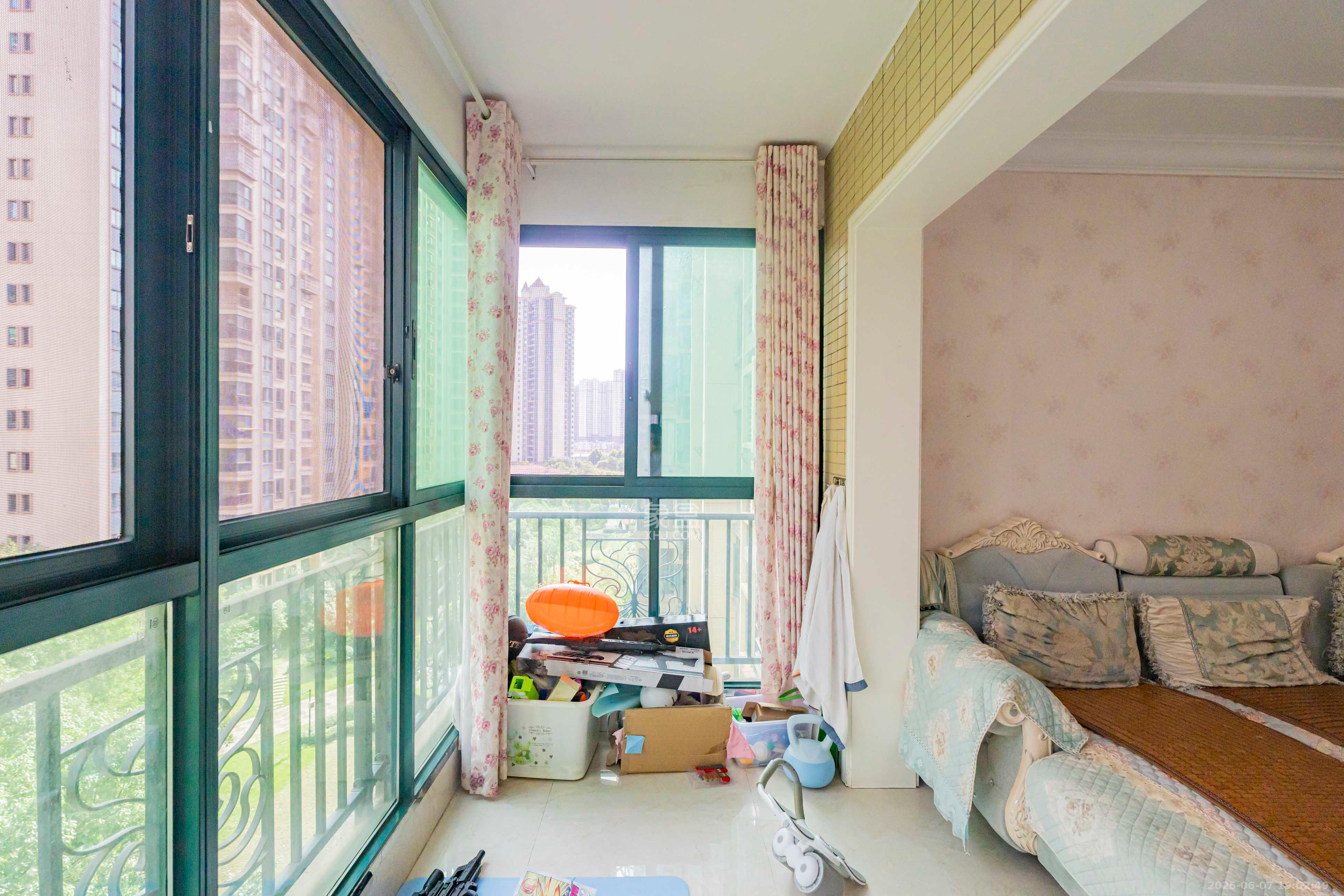 恒大雅苑  3室2厅2卫    95.0万 恒大雅苑  3室2厅2卫    95.0万阳台