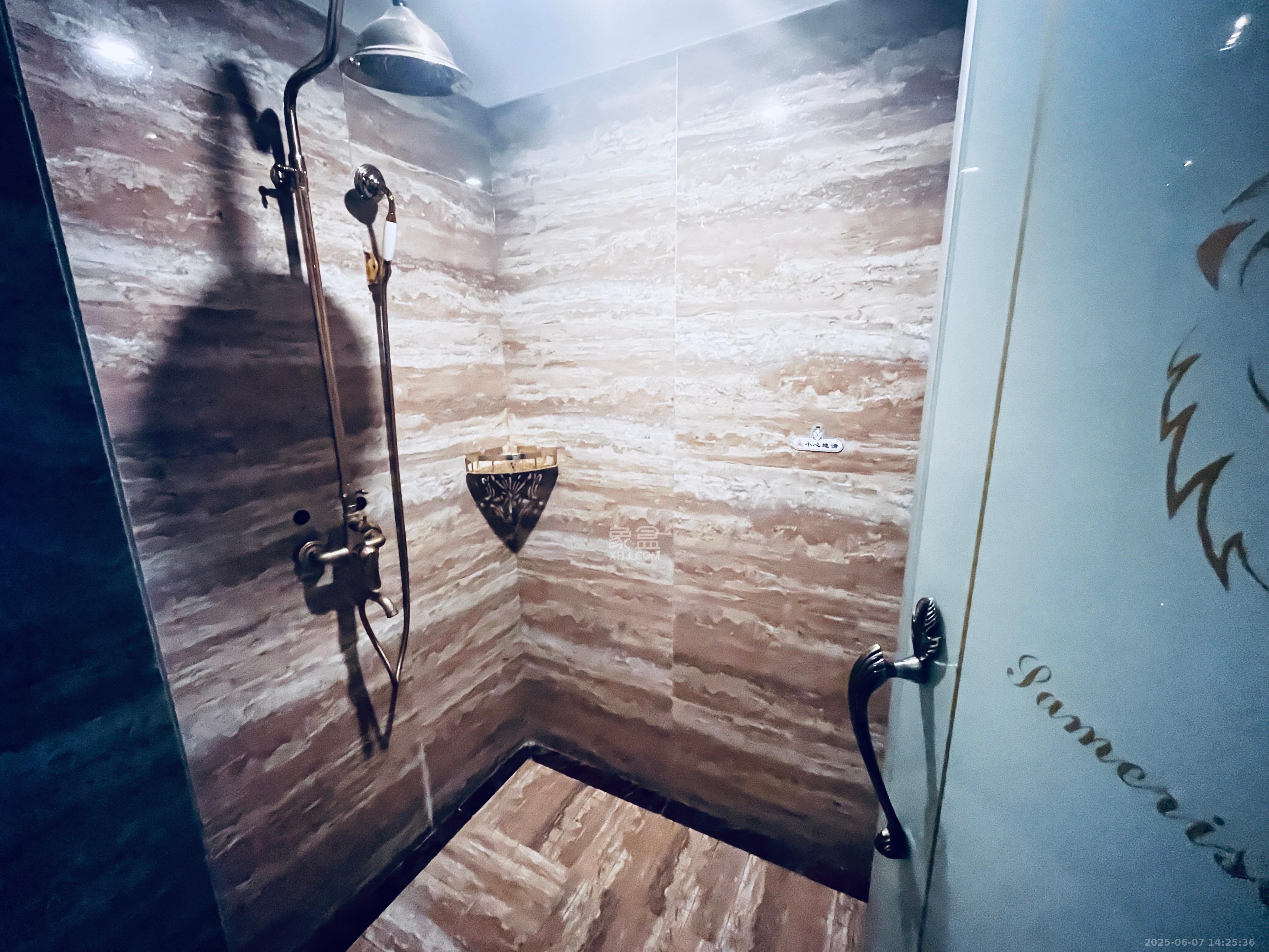 当代滨江MOMA 1室1厅1卫 1800.0元/月 当代滨江MOMA 1室1厅1卫 1800.0元/月室内图