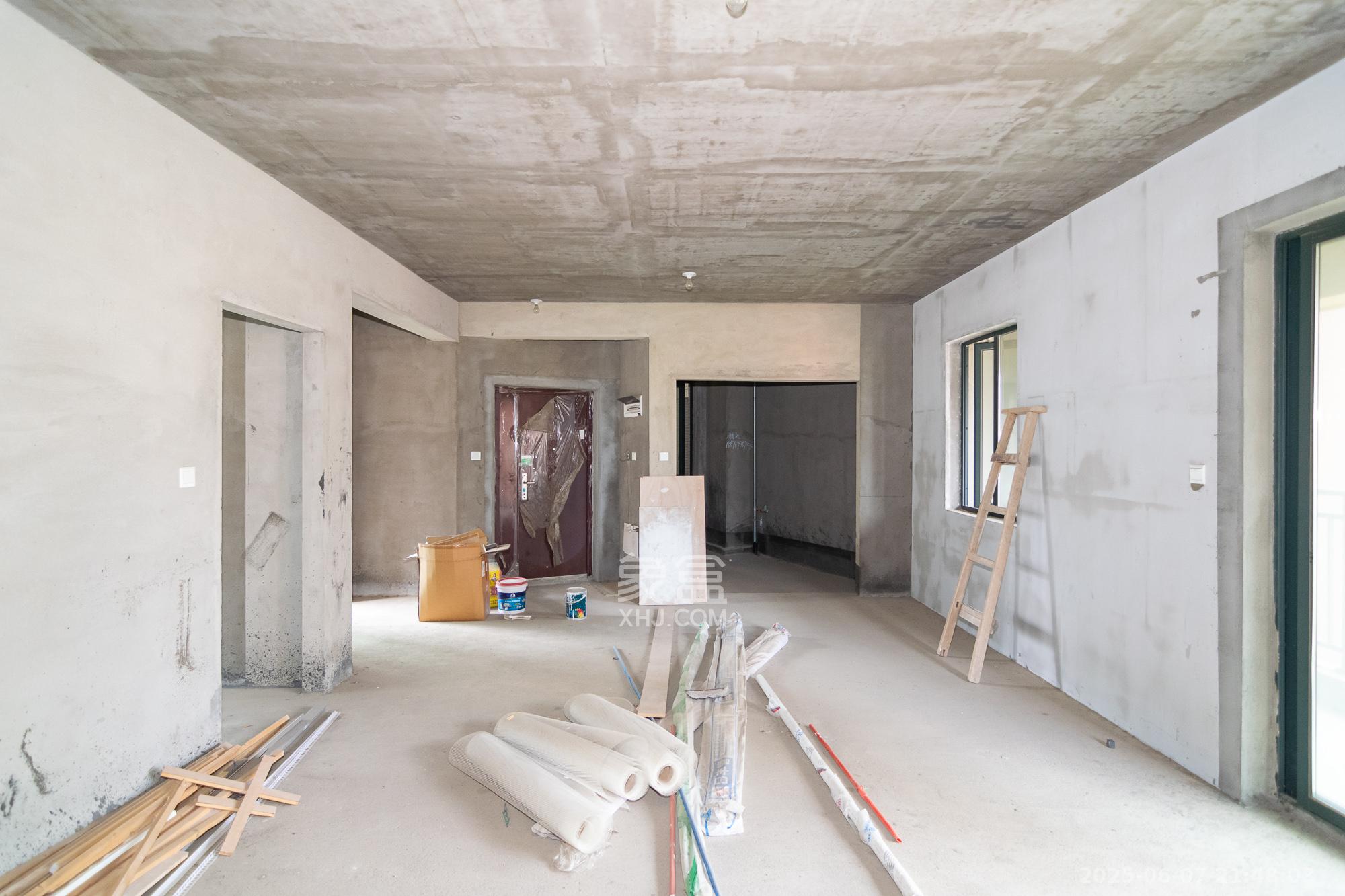 凯尔花缇紫郡 4室2厅2卫 72.8万 凯尔花缇紫郡 4室2厅2卫 72.8万客厅