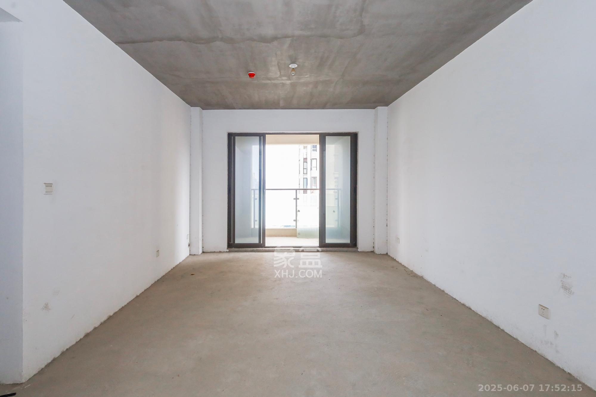 南山雍江汇(滨江国际新城) 3室2厅2卫 198.0万 南山雍江汇(滨江国际新城) 3室2厅2卫 198.0万客厅