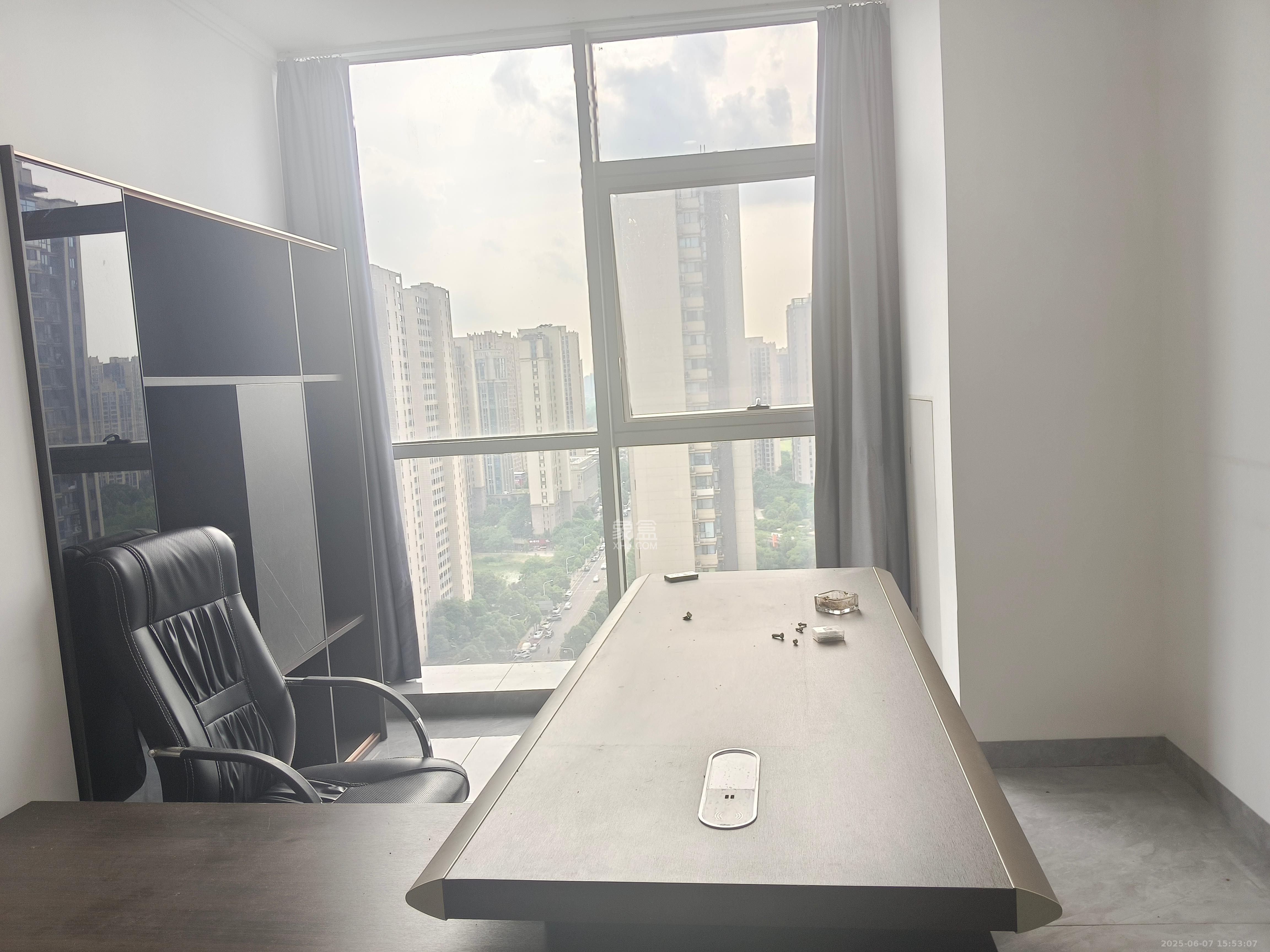 奥克斯滨仕花园(奥克斯洋湖广场/奥克斯中心) 1室0厅1卫 2100.0元/月 奥克斯滨仕花园(奥克斯洋湖广场/奥克斯中心) 1室0厅1卫 2100.0元/月室内图