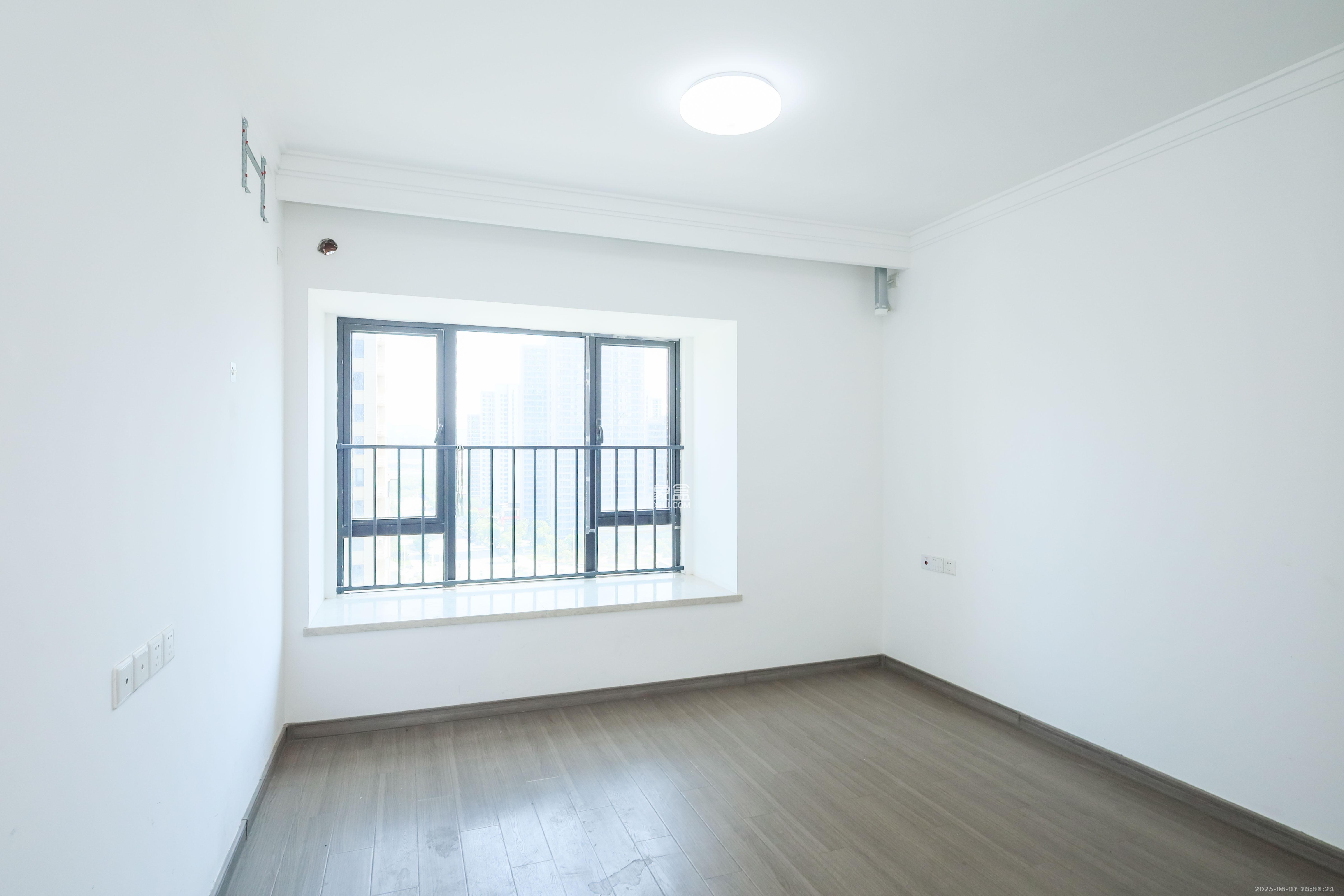 越秀亲爱里 4室2厅2卫 2100.0元/月 越秀亲爱里 4室2厅2卫 2100.0元/月室内图