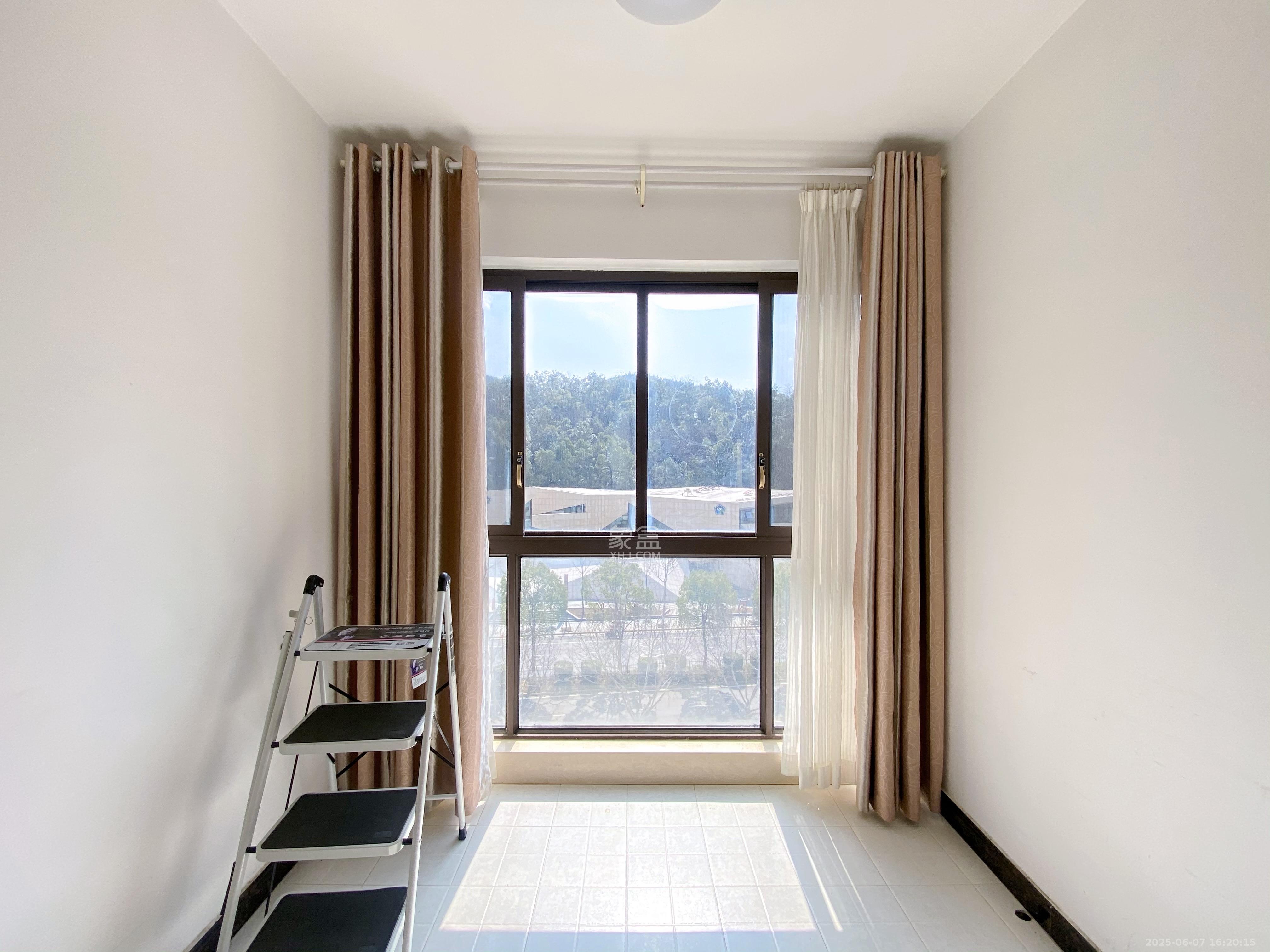 金茂梅溪湖 3室2厅2卫 3200.0元/月 金茂梅溪湖 3室2厅2卫 3200.0元/月室内图