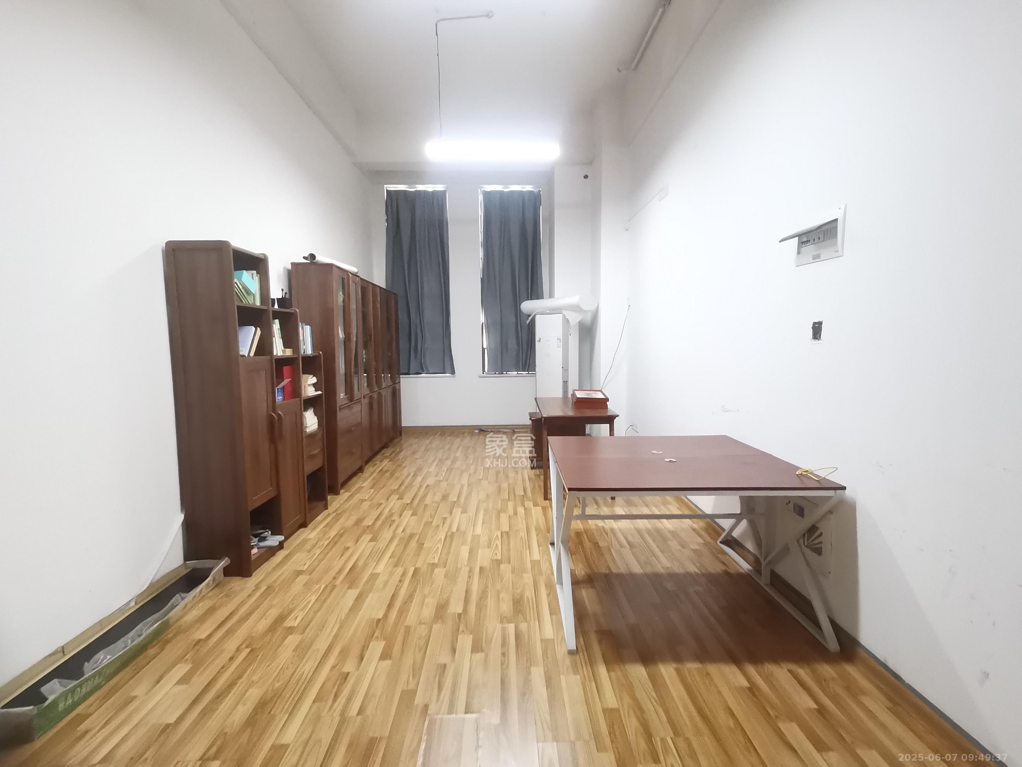 华润置地广场二期  1室1厅1卫   1300.00元/月室内图