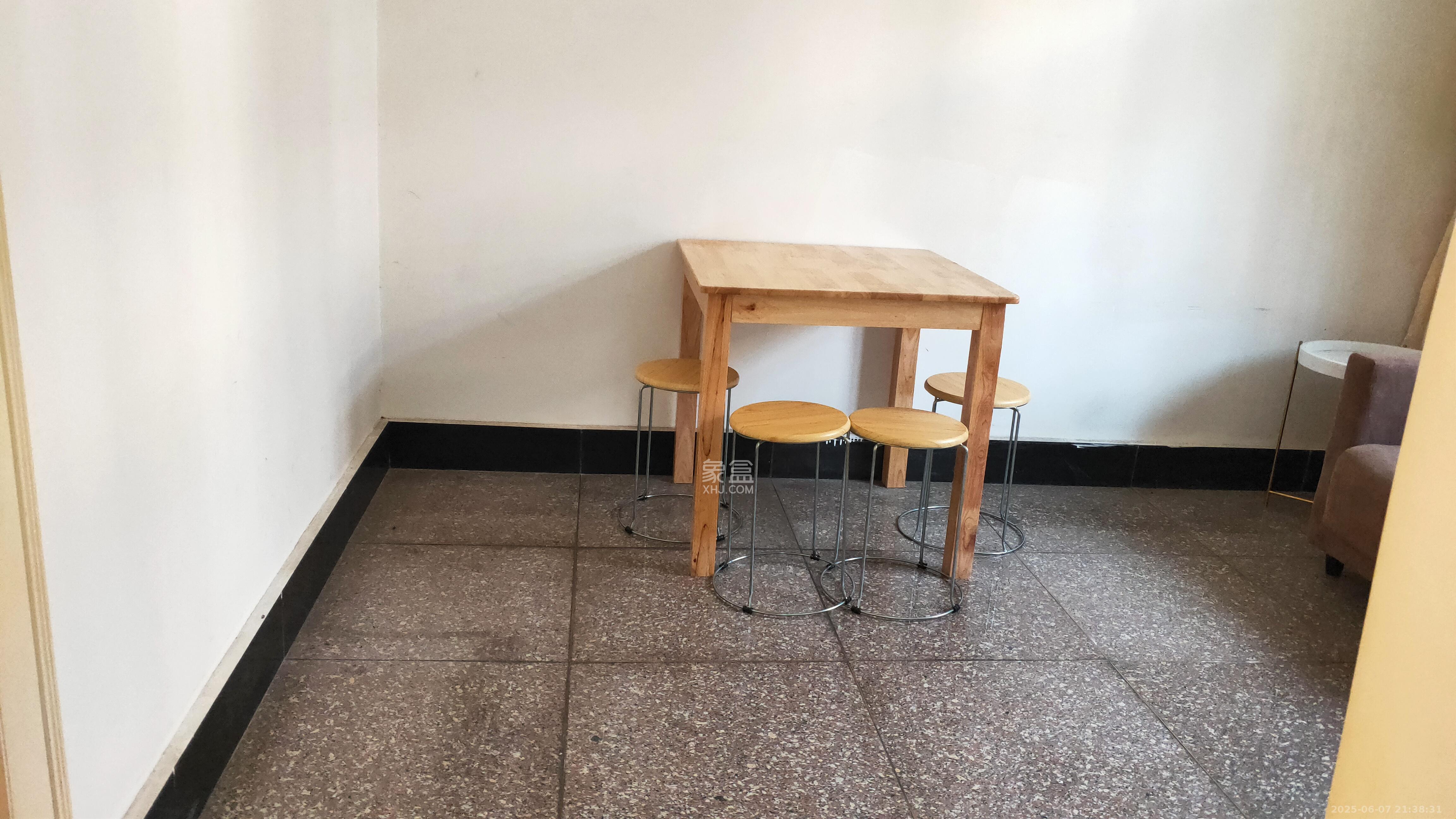 五一东村 1室1厅1卫 1400.0元/月 五一东村 1室1厅1卫 1400.0元/月室内图