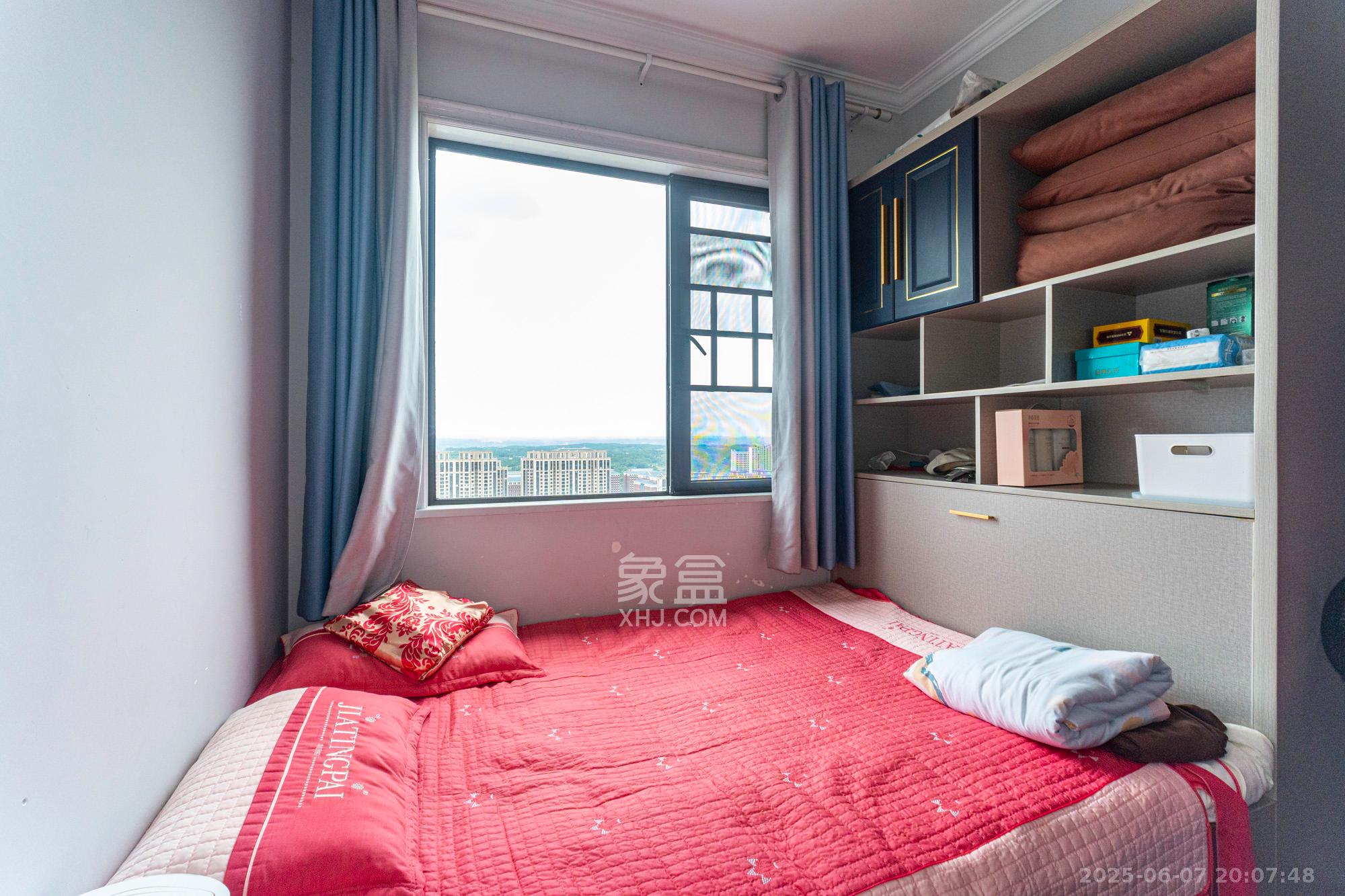 星湖湾二期高层  3室2厅2卫    72.0万卧室