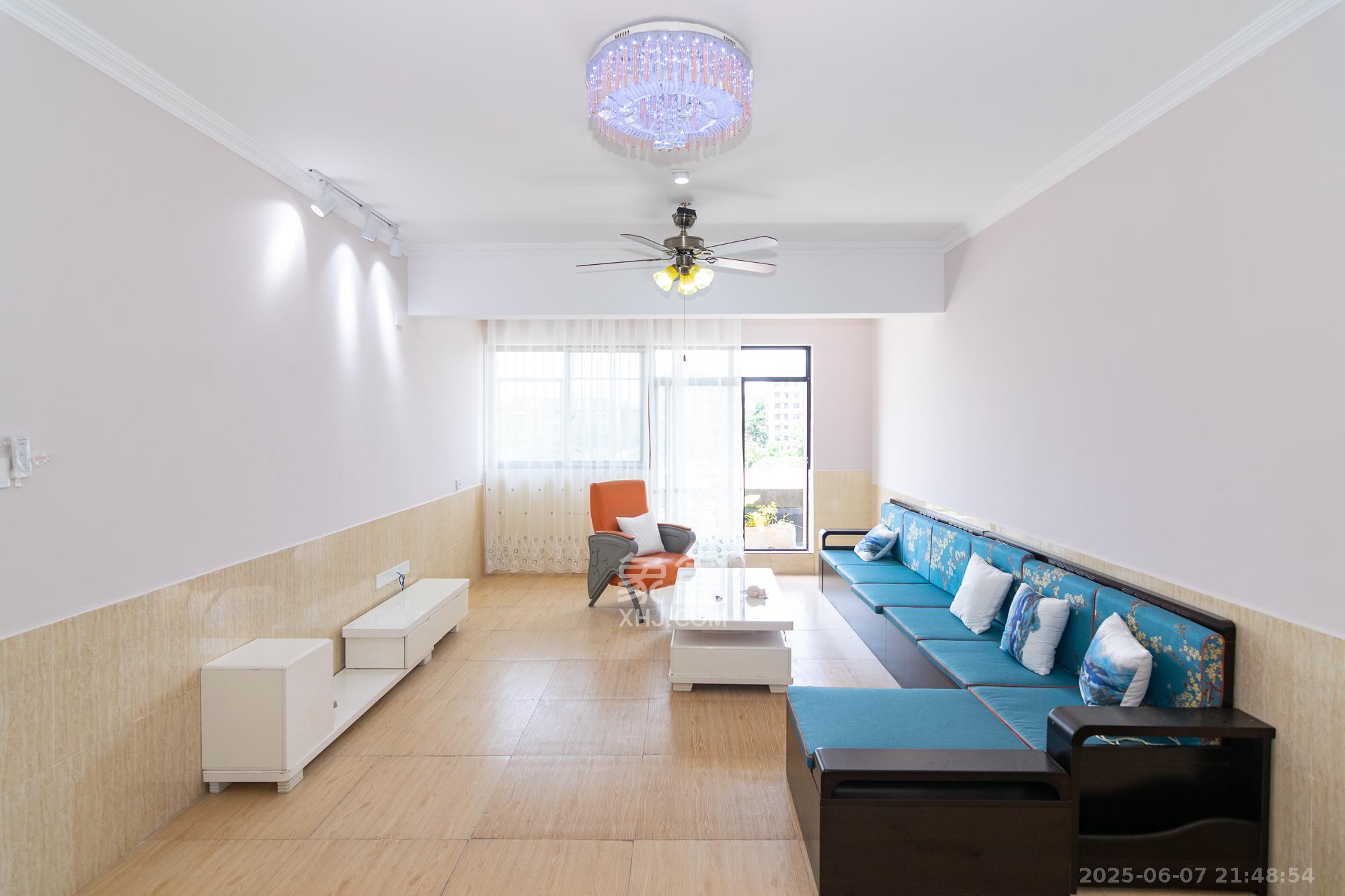 高塘览胜  3室2厅2卫    69.8万 高塘览胜  3室2厅2卫    69.8万客厅