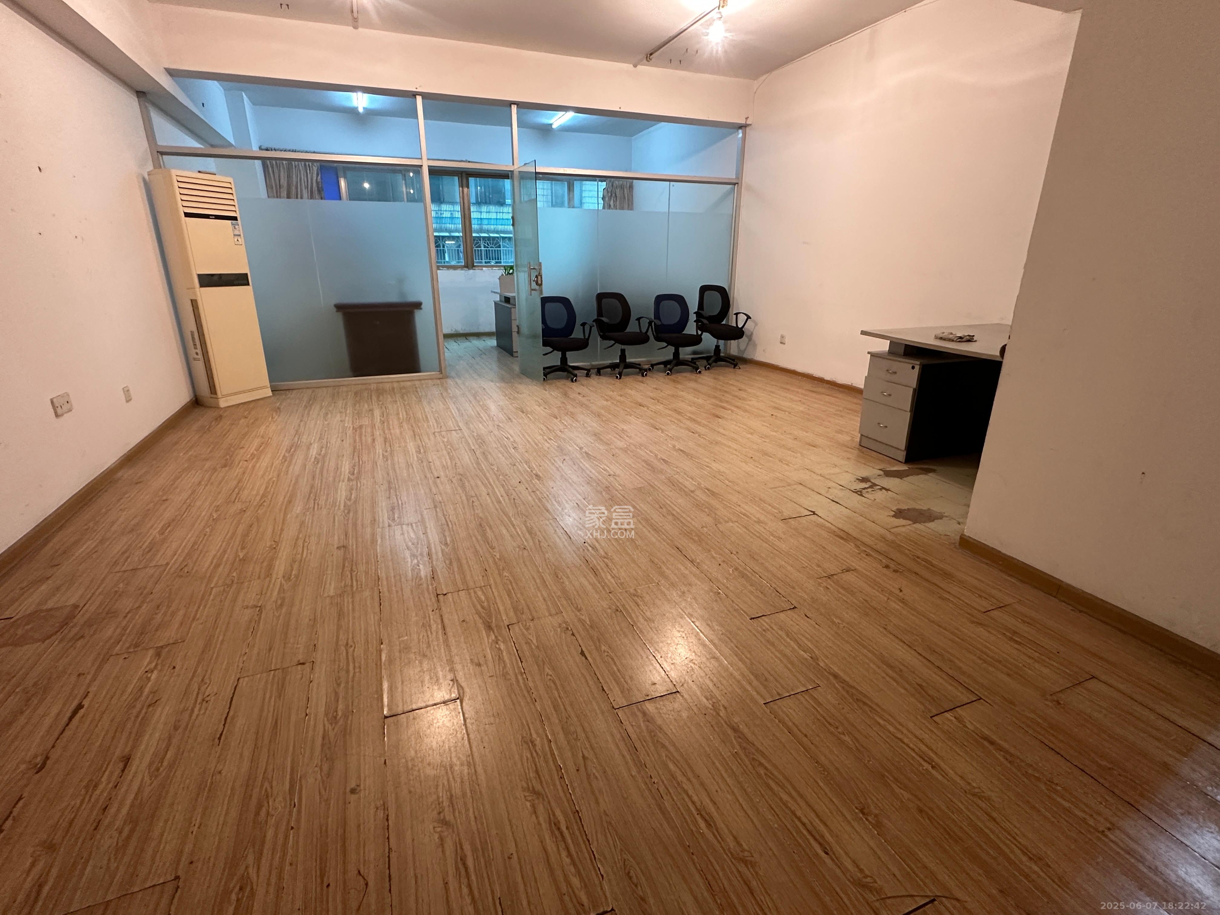 上城星座  2室1厅1卫   1800.00元/月室内图